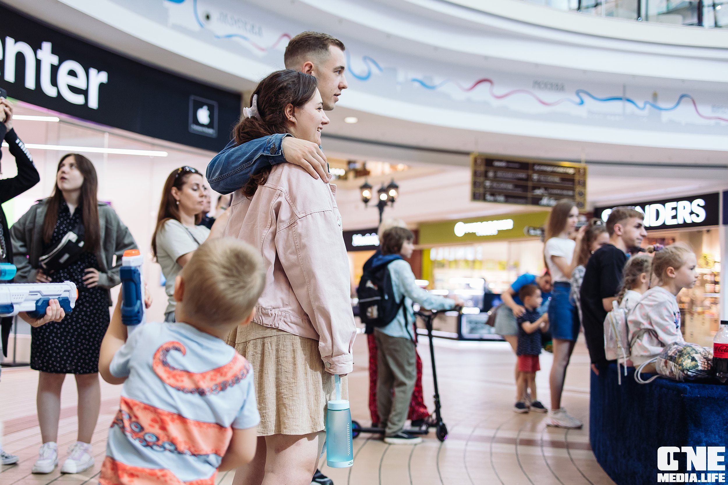 Автограф-сессия с Митей Фоминым. One Media Life: фоторепортажи, фотоотчеты с мероприятий и заведений