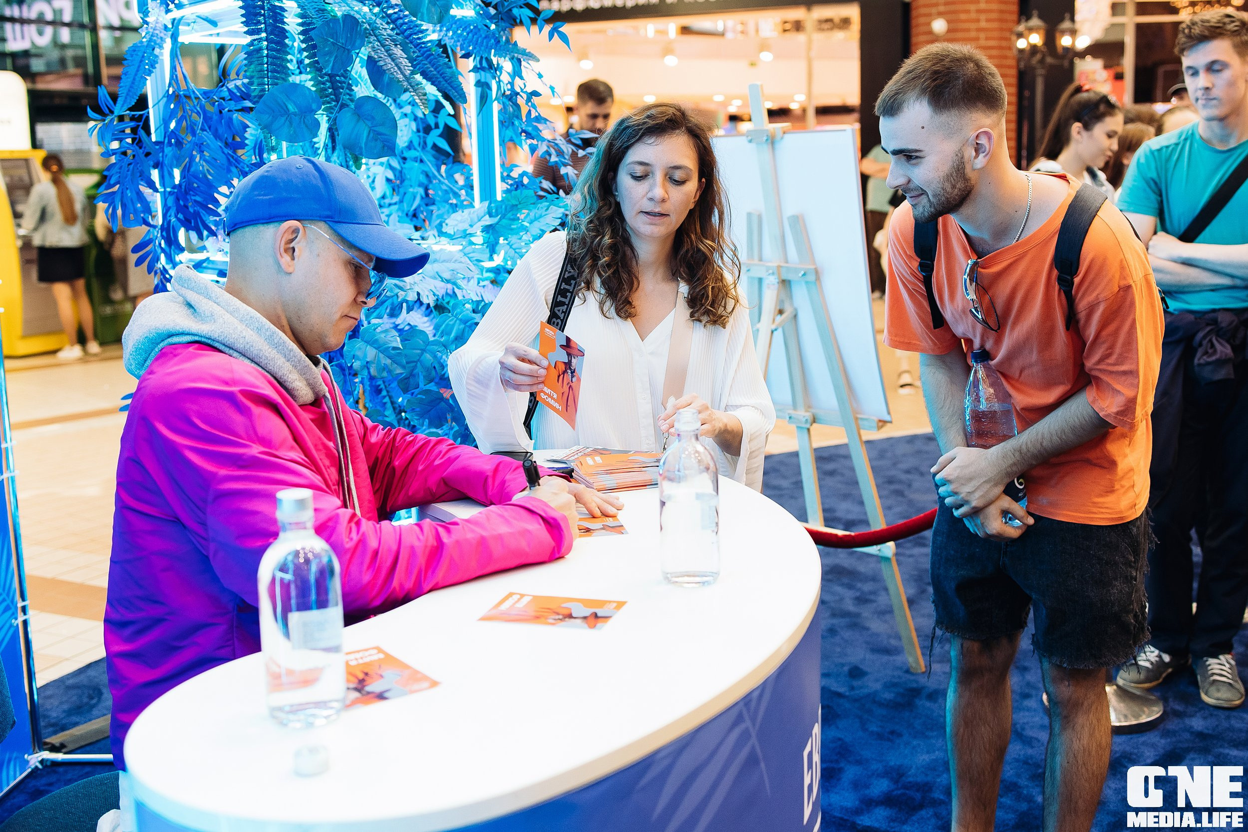 Автограф-сессия с Митей Фоминым. One Media Life: фоторепортажи, фотоотчеты с мероприятий и заведений