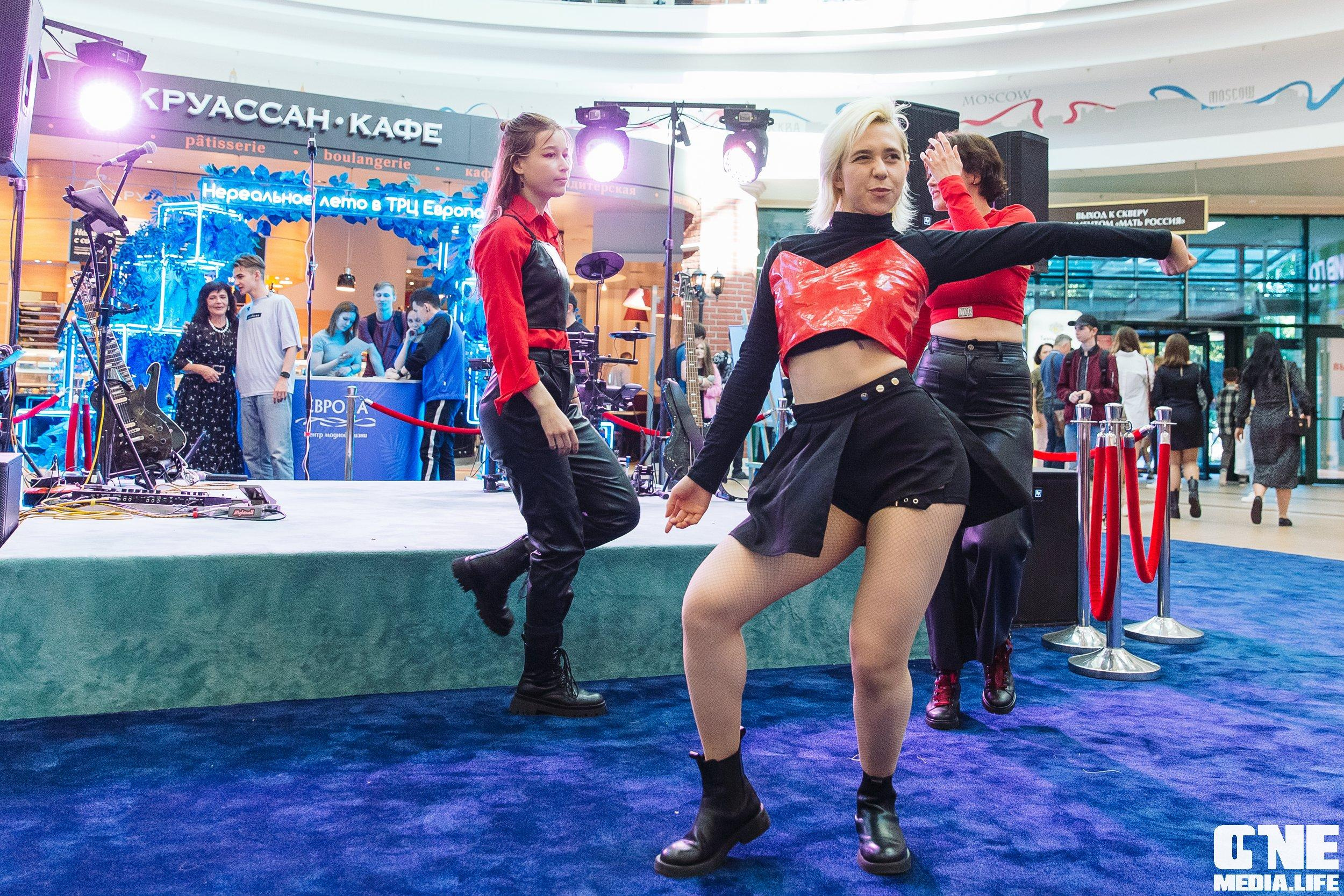 Фотоотчет с «Твой настоящий выпускной» в ТРЦ Европа. One Media Life: фоторепортажи, фотоотчеты с мероприятий и заведений