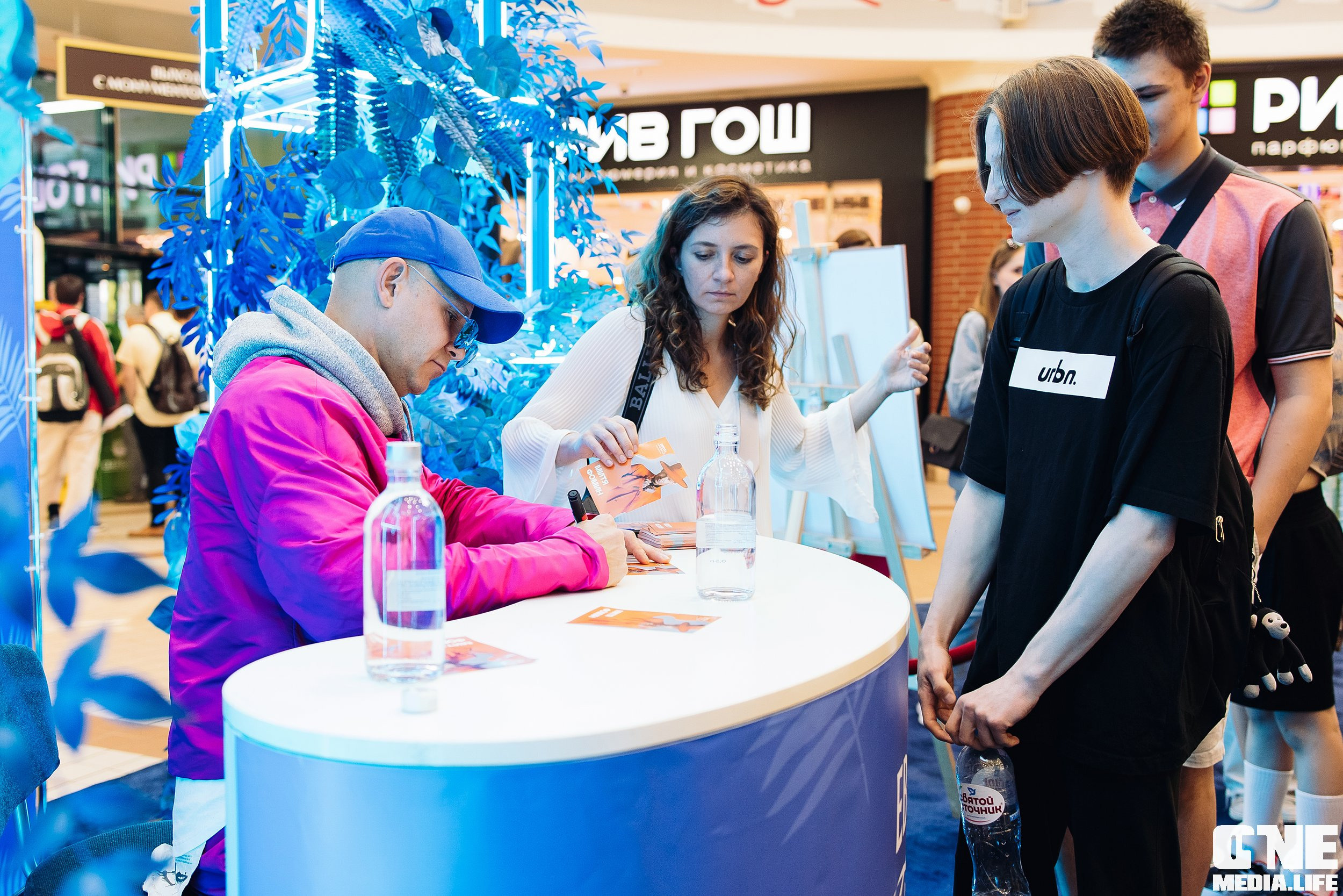 Автограф-сессия с Митей Фоминым. One Media Life: фоторепортажи, фотоотчеты с мероприятий и заведений