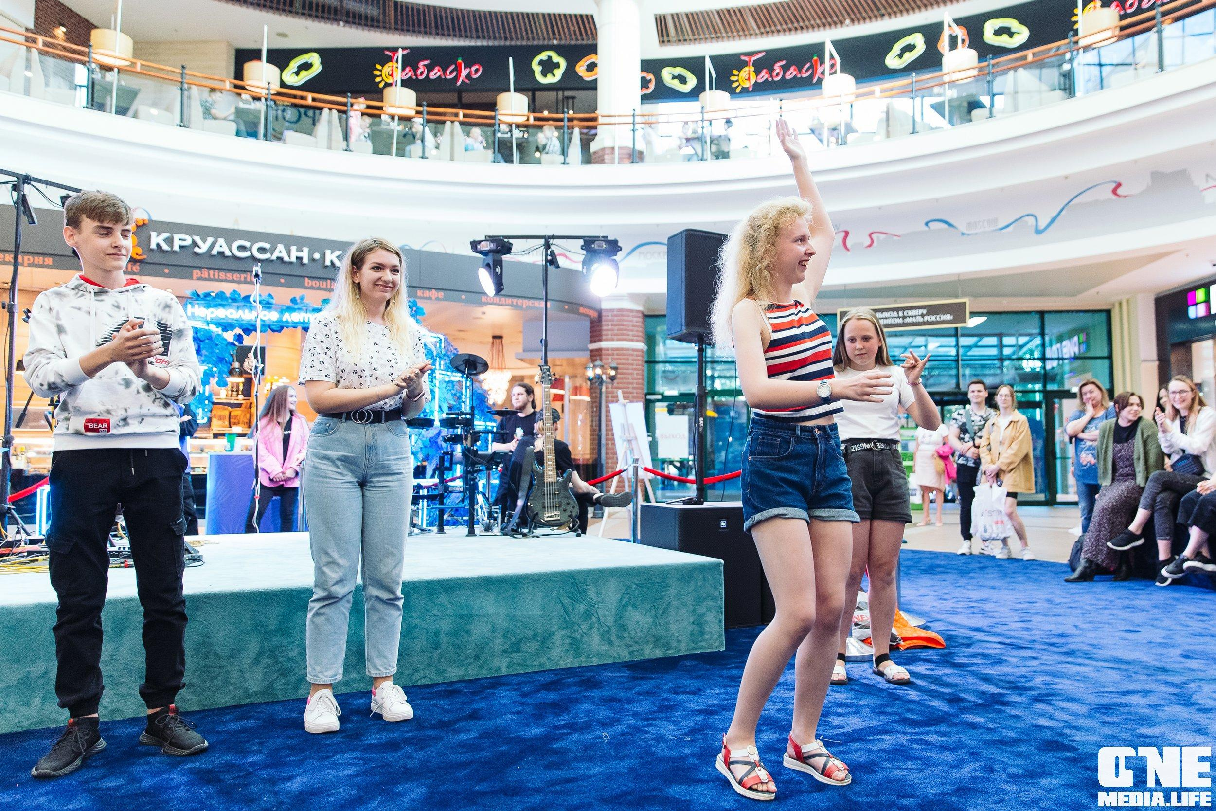 Фотоотчет с «Твой настоящий выпускной» в ТРЦ Европа. One Media Life: фоторепортажи, фотоотчеты с мероприятий и заведений