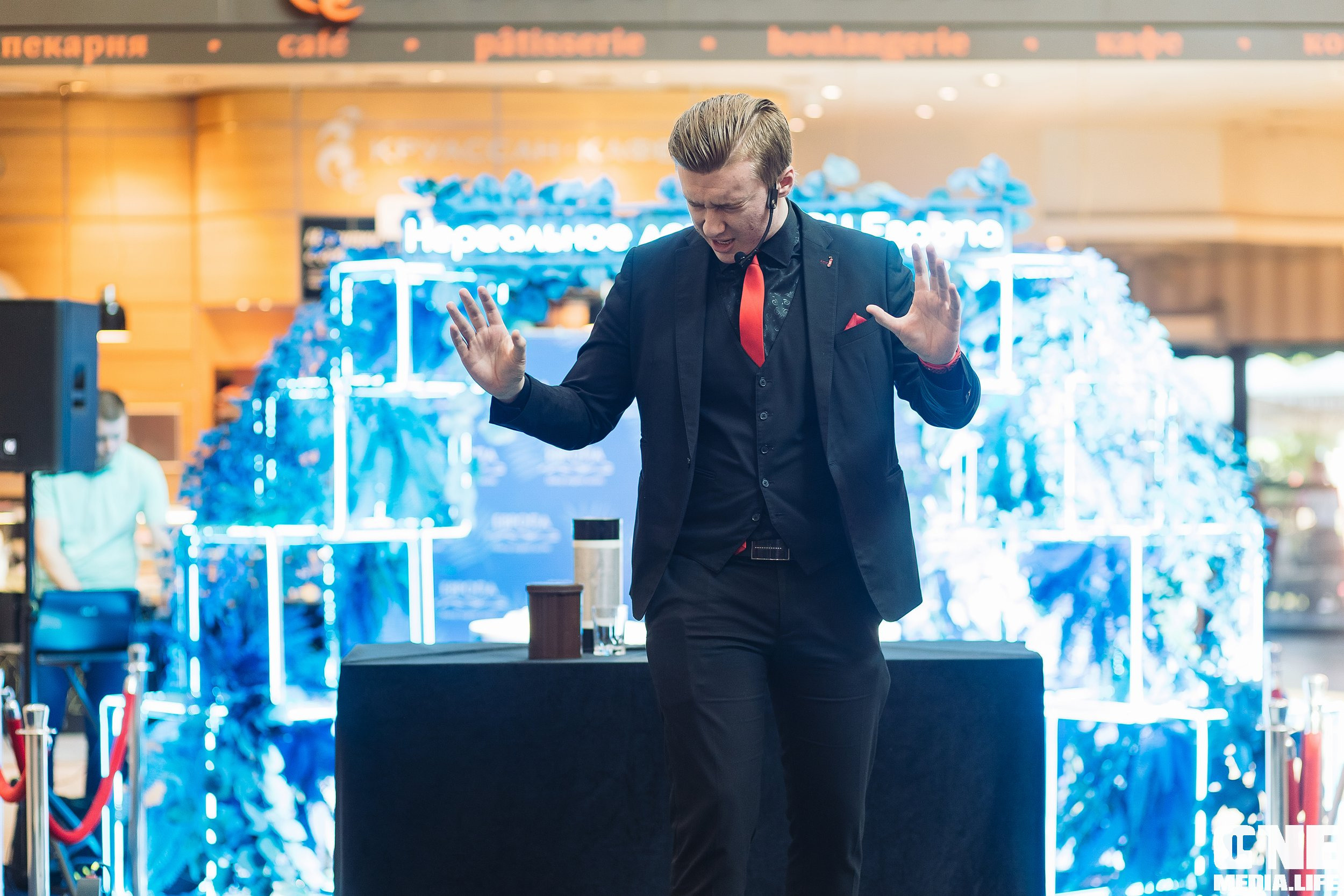 Автограф-сессия с Митей Фоминым. One Media Life: фоторепортажи, фотоотчеты с мероприятий и заведений