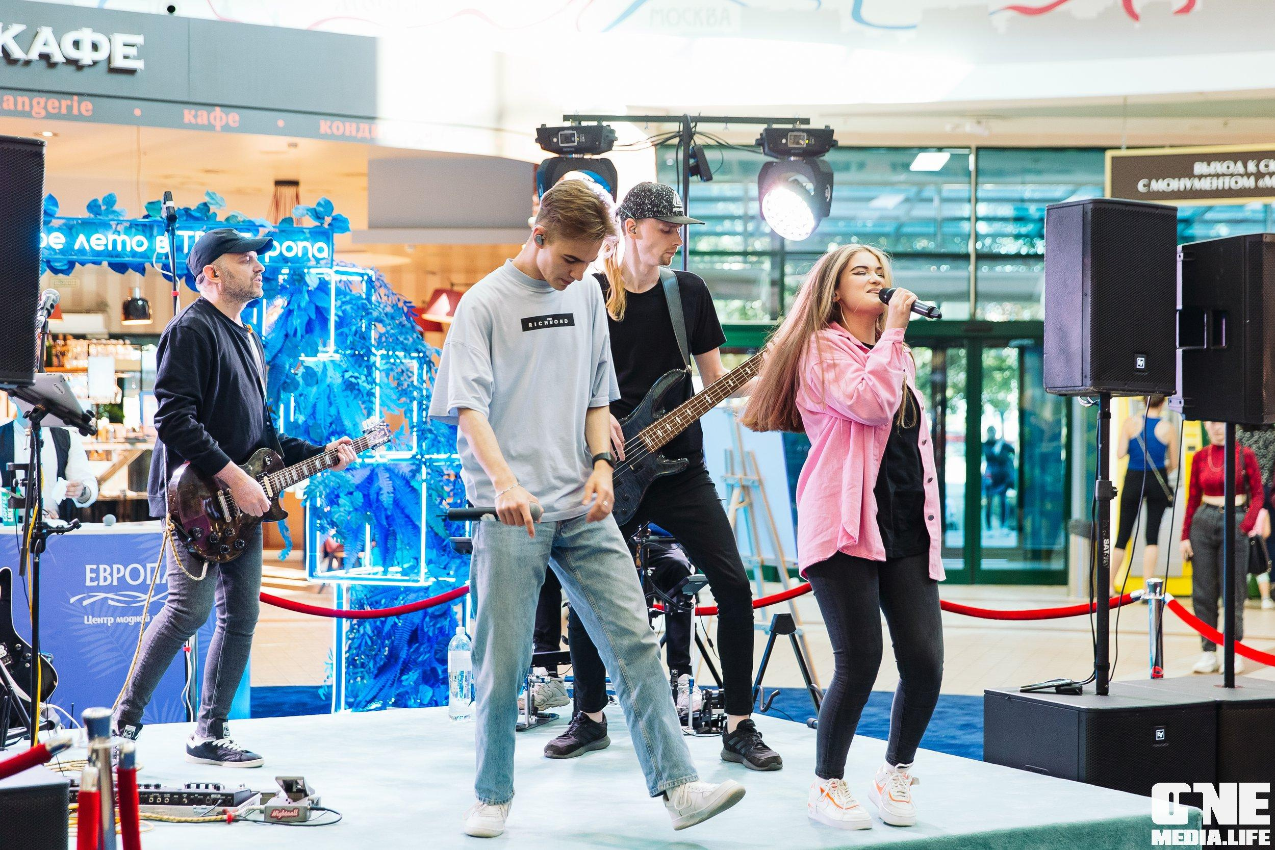 Фотоотчет с «Твой настоящий выпускной» в ТРЦ Европа. One Media Life: фоторепортажи, фотоотчеты с мероприятий и заведений