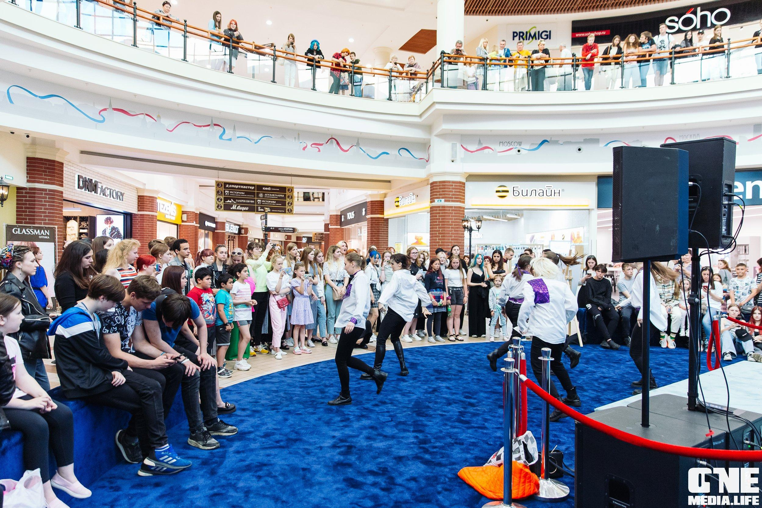 Фотоотчет с «Твой настоящий выпускной» в ТРЦ Европа. One Media Life: фоторепортажи, фотоотчеты с мероприятий и заведений