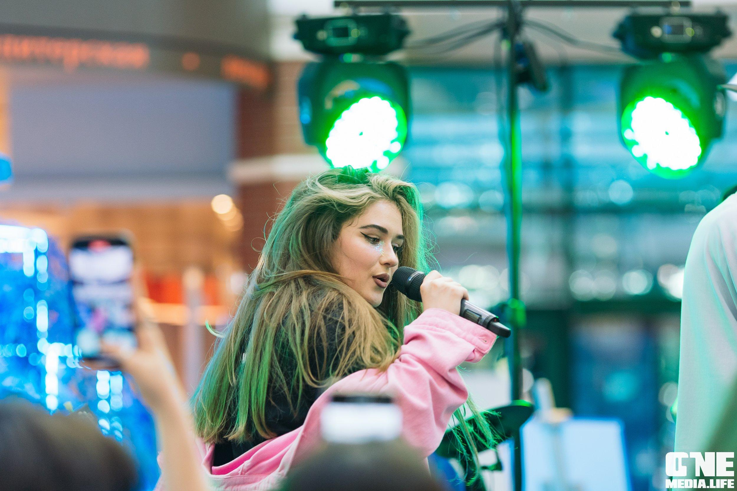 Фотоотчет с «Твой настоящий выпускной» в ТРЦ Европа. One Media Life: фоторепортажи, фотоотчеты с мероприятий и заведений