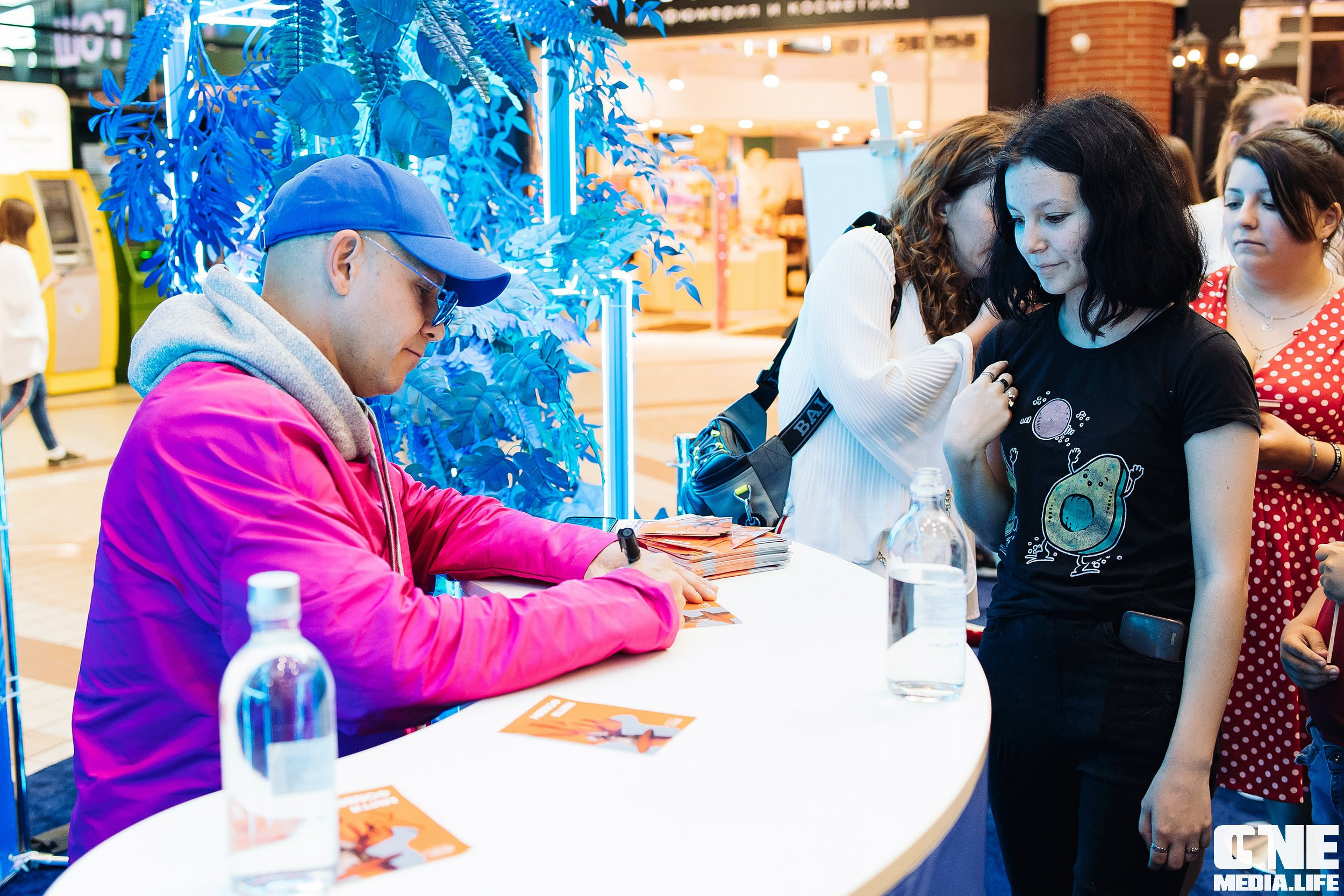 Автограф-сессия с Митей Фоминым. One Media Life: фоторепортажи, фотоотчеты с мероприятий и заведений