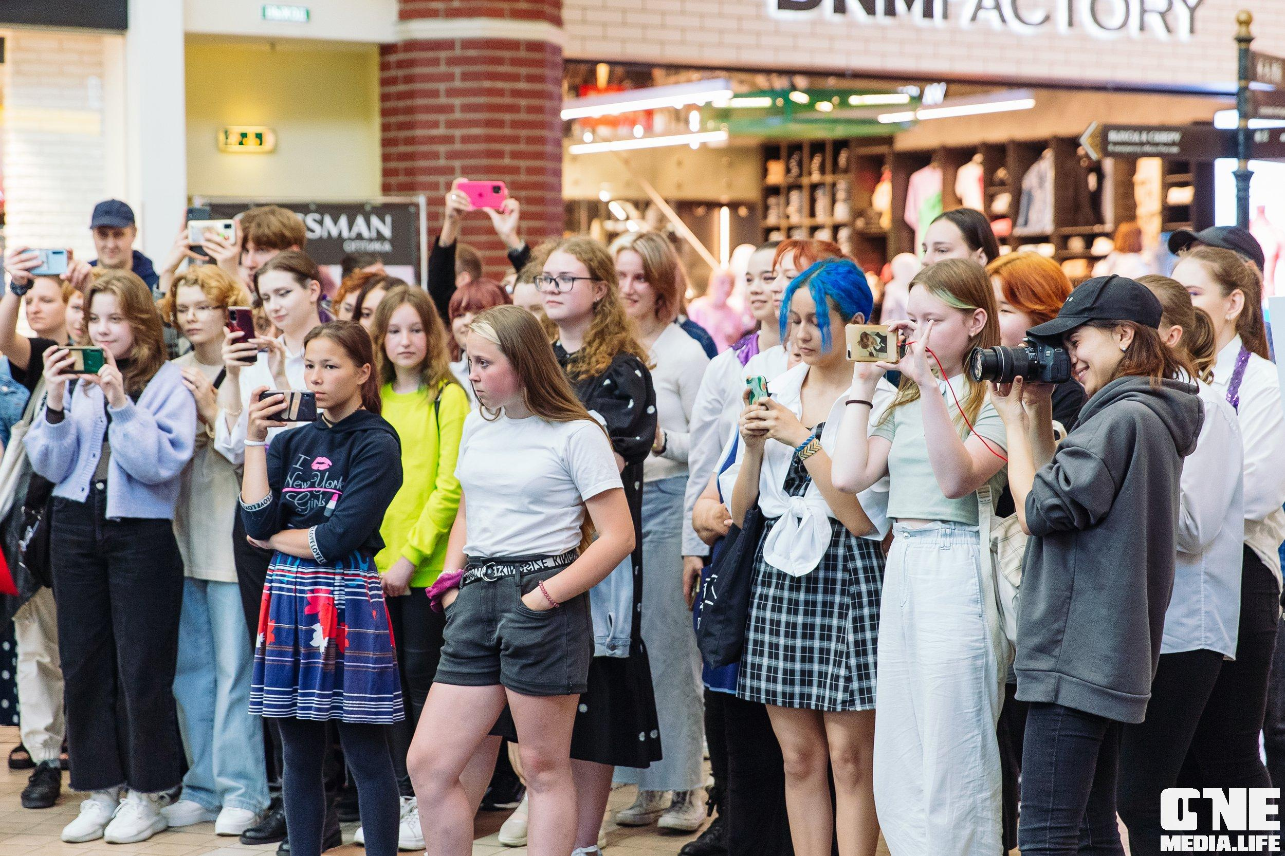Фотоотчет с «Твой настоящий выпускной» в ТРЦ Европа. One Media Life: фоторепортажи, фотоотчеты с мероприятий и заведений