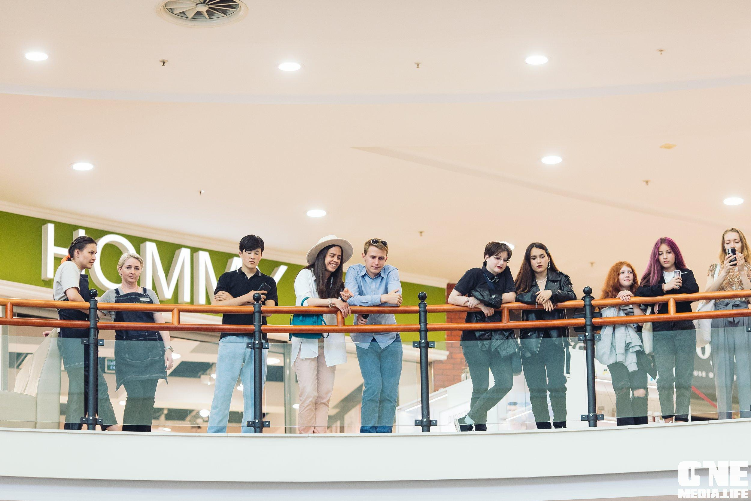 Фотоотчет с «Твой настоящий выпускной» в ТРЦ Европа. One Media Life: фоторепортажи, фотоотчеты с мероприятий и заведений