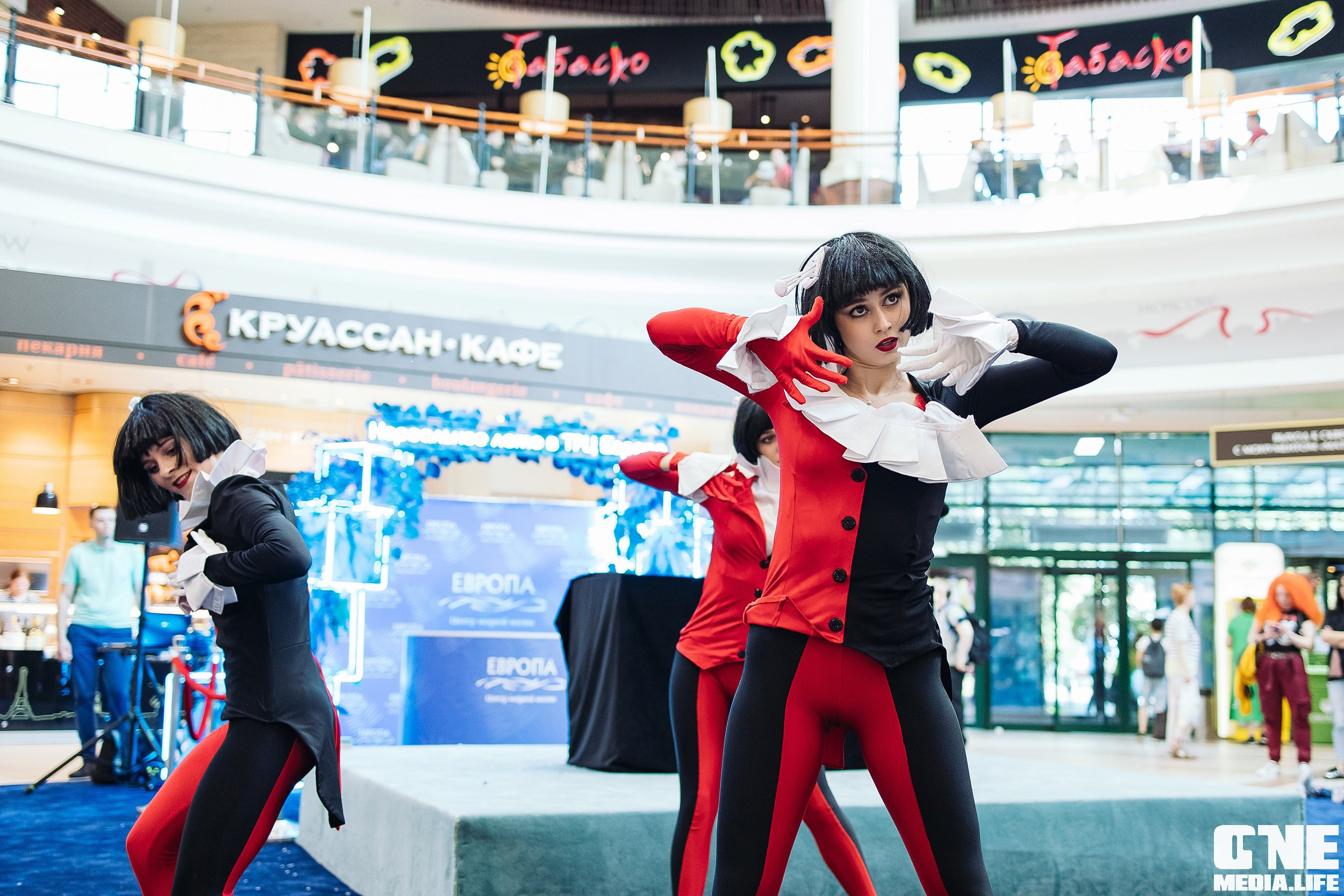 Автограф-сессия с Митей Фоминым. One Media Life: фоторепортажи, фотоотчеты с мероприятий и заведений