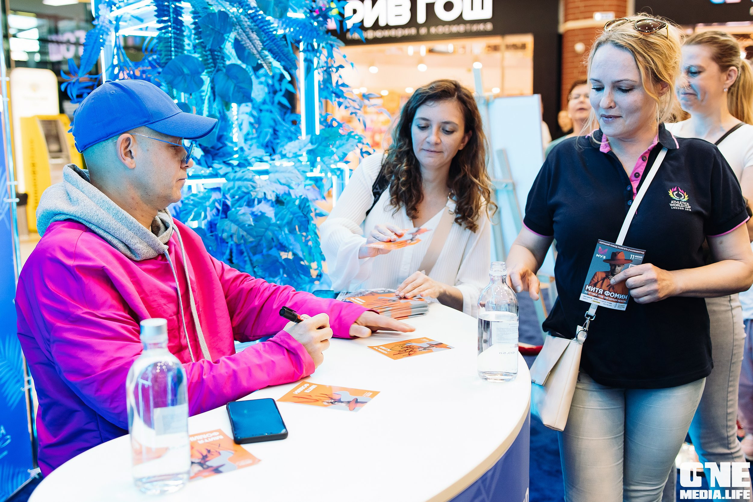 Автограф-сессия с Митей Фоминым. One Media Life: фоторепортажи, фотоотчеты с мероприятий и заведений