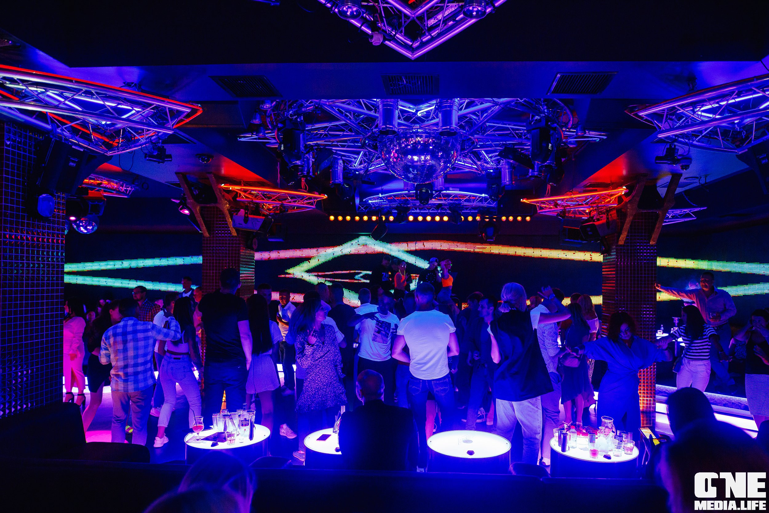 Фоторепортаж из ночного клуба Планета. One Media Life: фоторепортажи, фотоотчеты с мероприятий и заведений