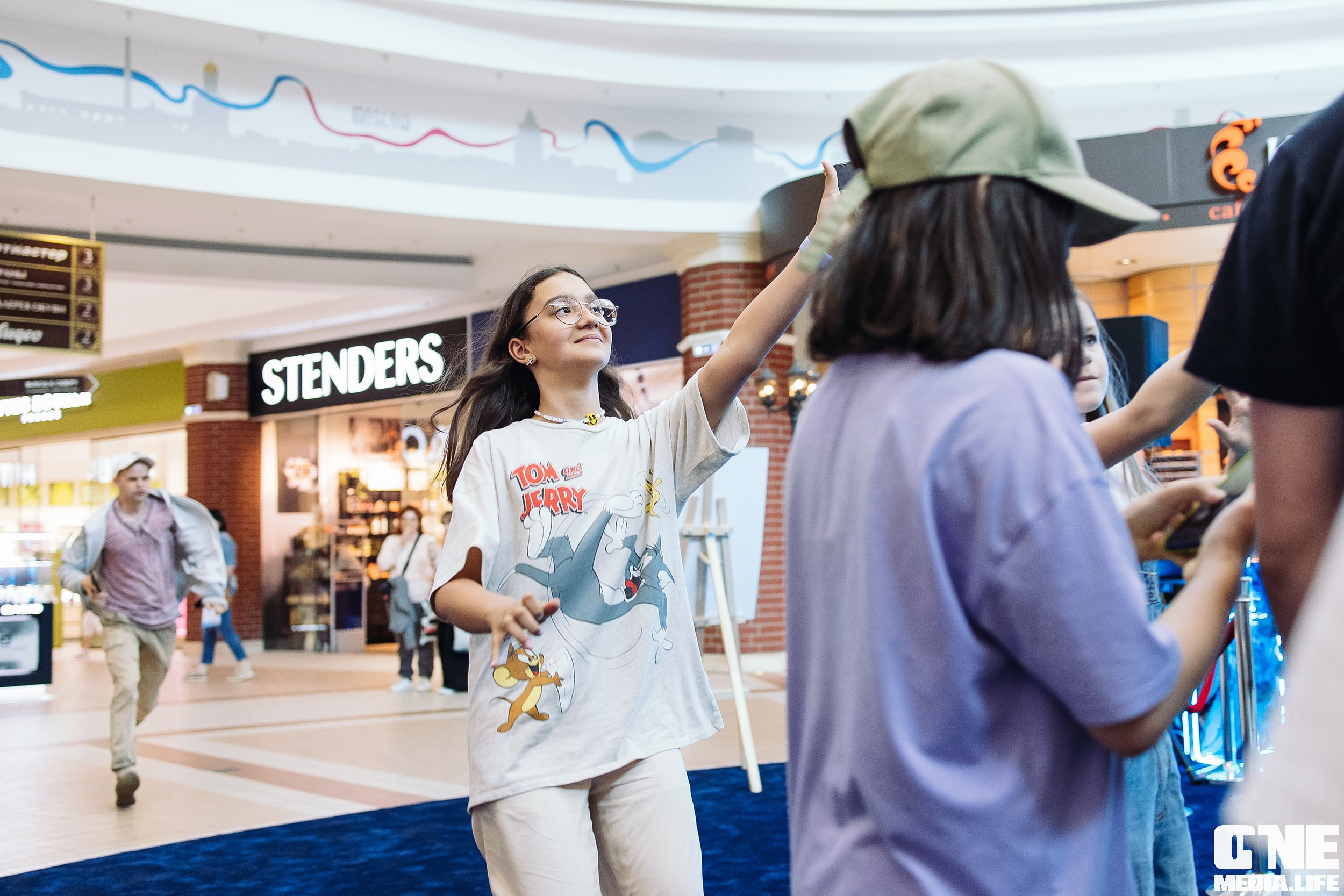 Автограф-сессия с Митей Фоминым. One Media Life: фоторепортажи, фотоотчеты с мероприятий и заведений