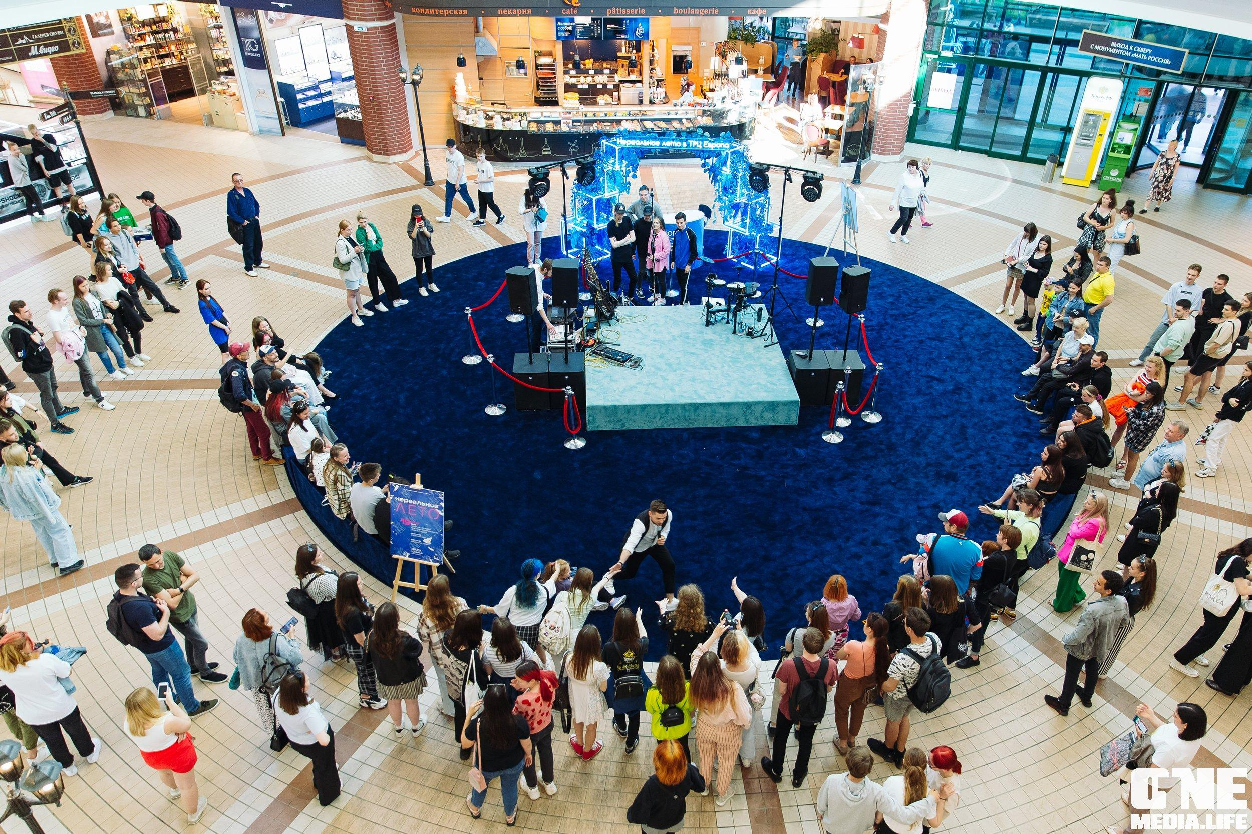 Фотоотчет с «Твой настоящий выпускной» в ТРЦ Европа. One Media Life: фоторепортажи, фотоотчеты с мероприятий и заведений