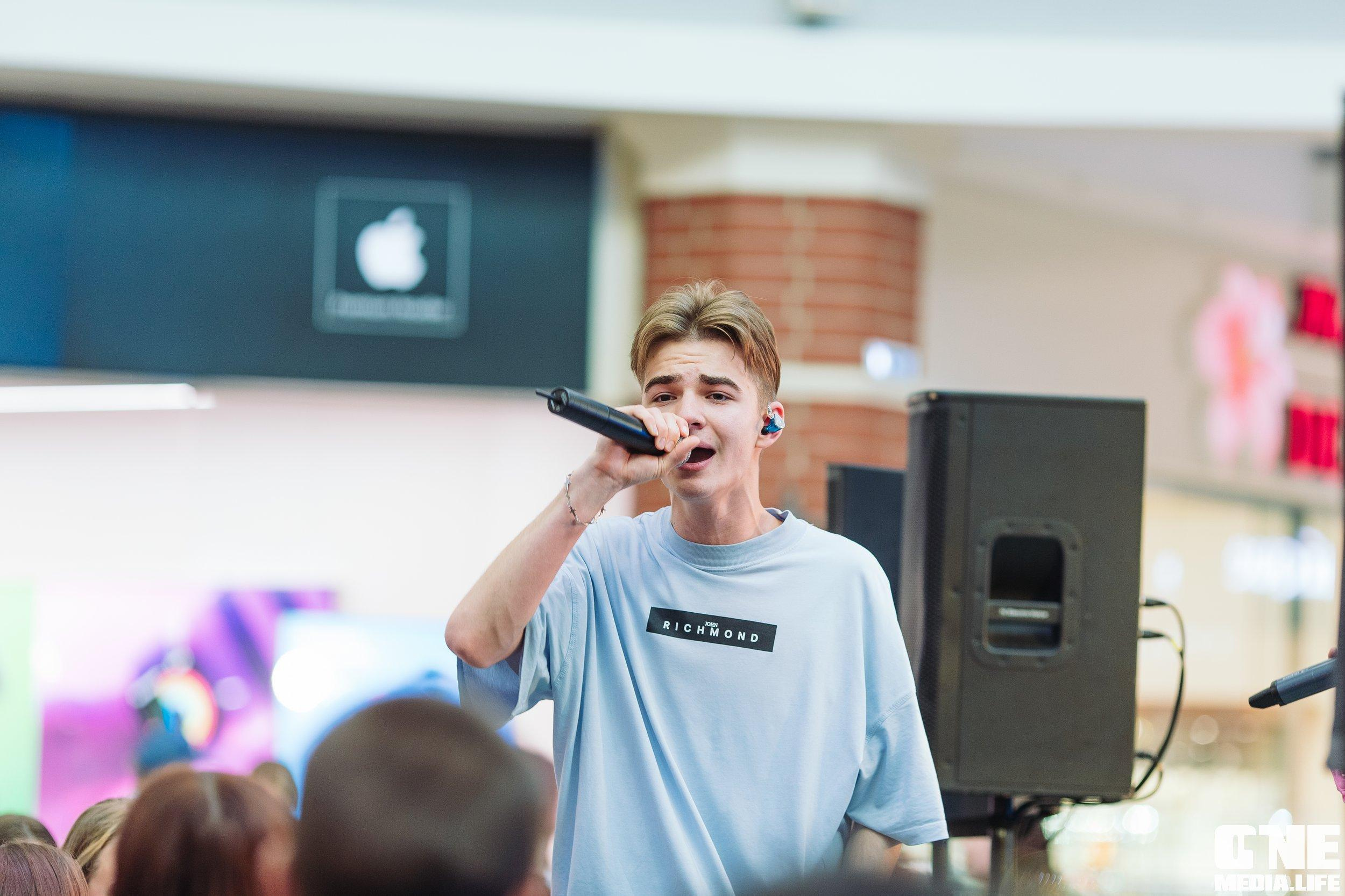 Фотоотчет с «Твой настоящий выпускной» в ТРЦ Европа. One Media Life: фоторепортажи, фотоотчеты с мероприятий и заведений