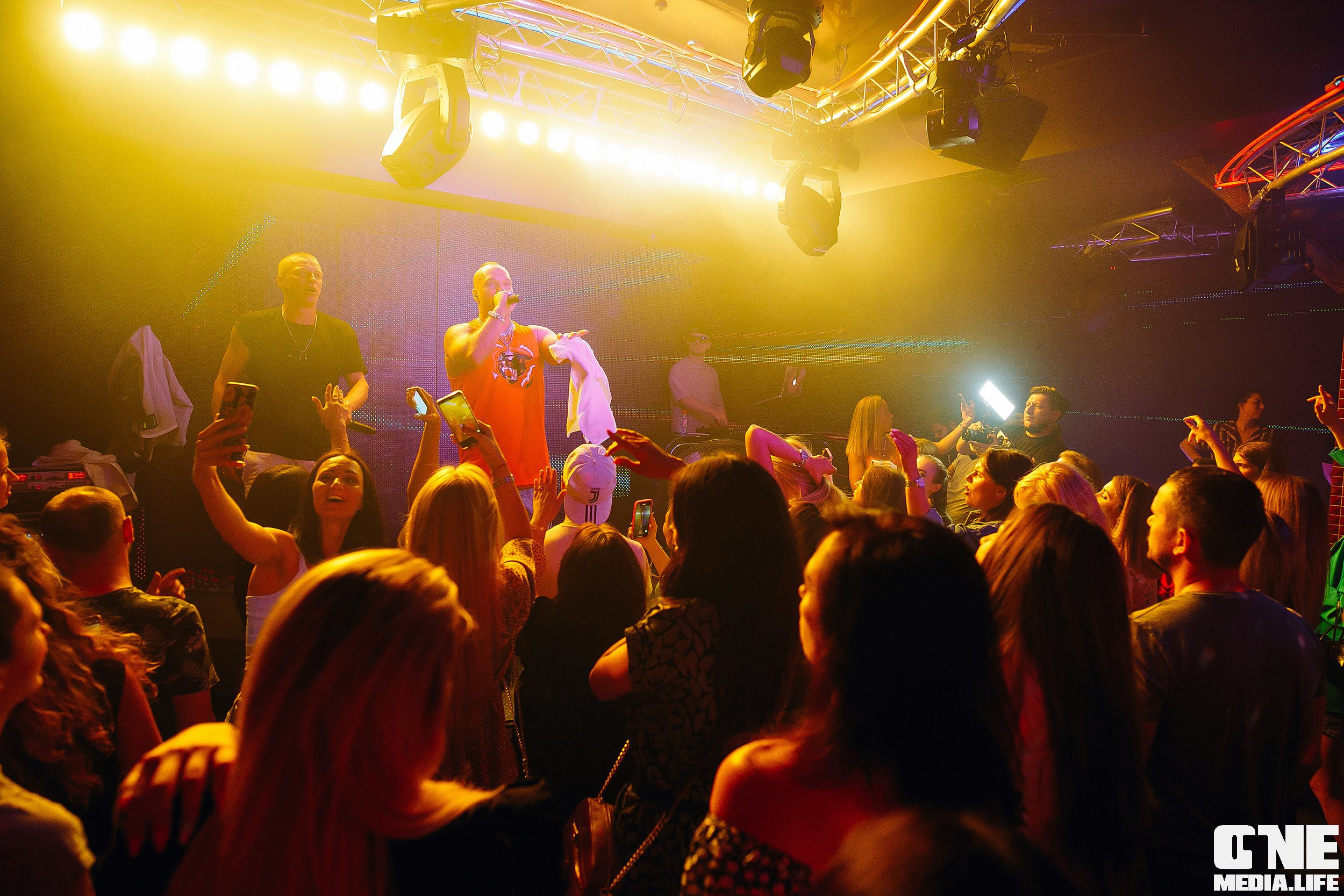 Фотоотчет с концерта Лигалайза в ночном клубе Планета. One Media Life: фоторепортажи, фотоотчеты с мероприятий и заведений