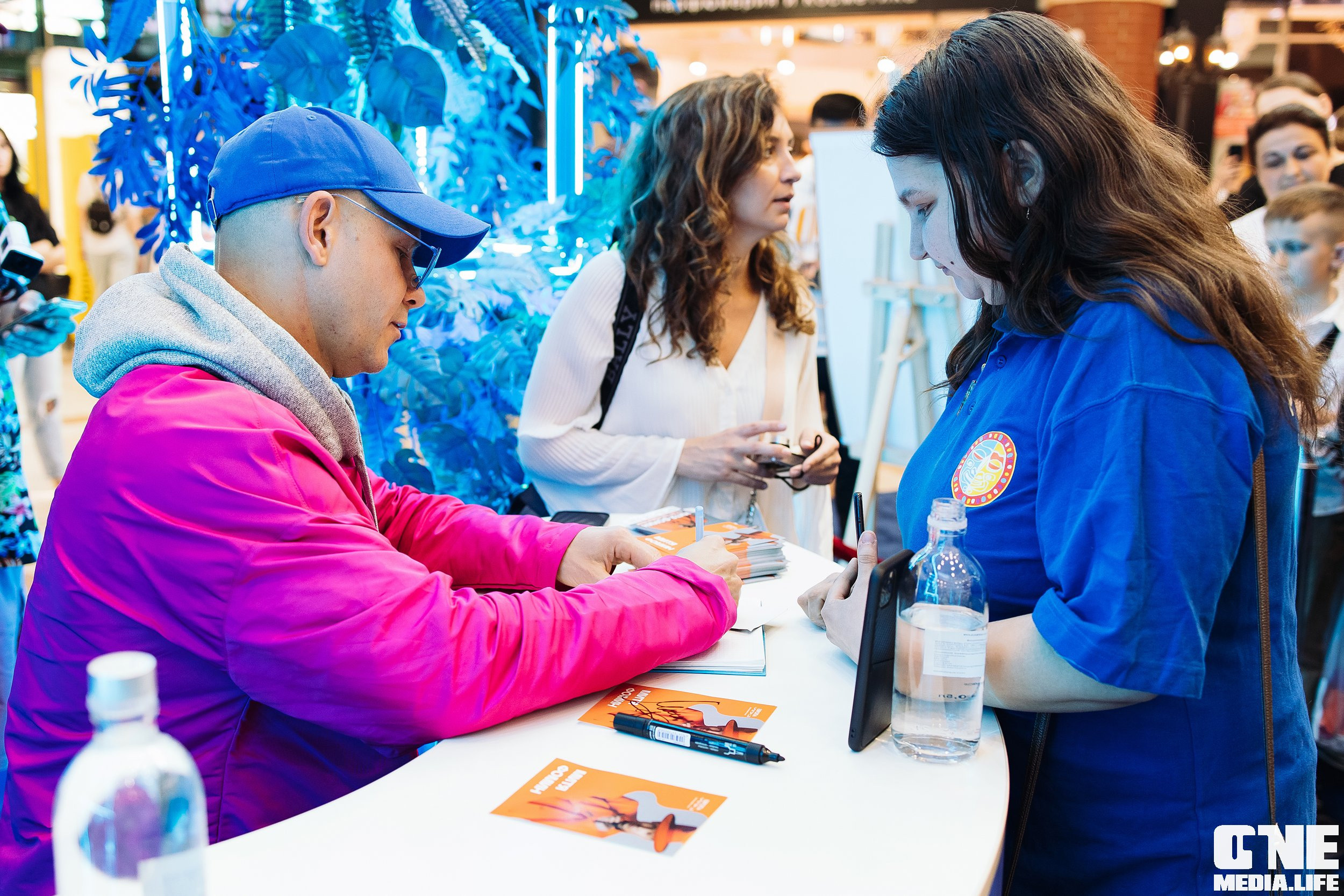 Автограф-сессия с Митей Фоминым. One Media Life: фоторепортажи, фотоотчеты с мероприятий и заведений