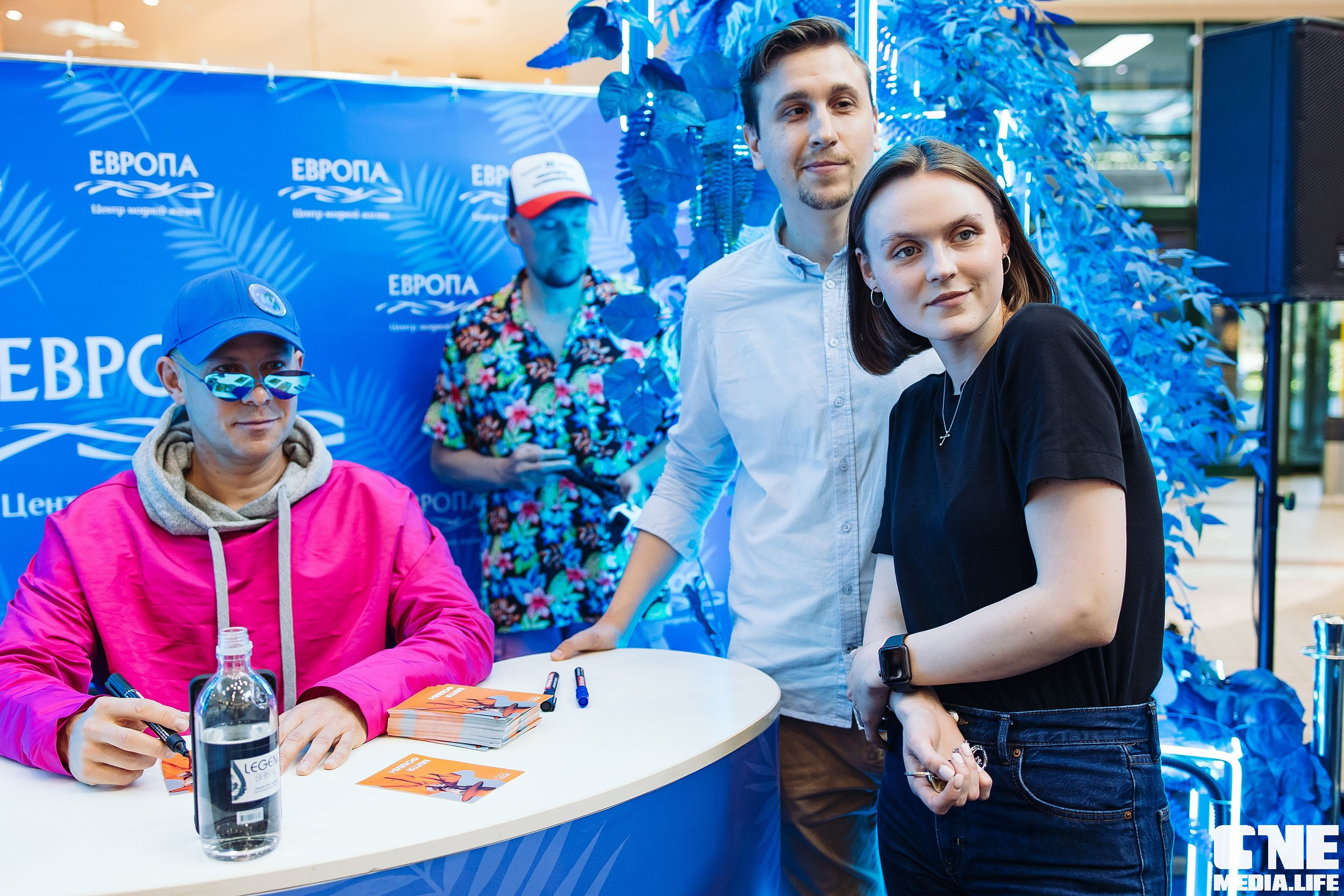 Автограф-сессия с Митей Фоминым. One Media Life: фоторепортажи, фотоотчеты с мероприятий и заведений