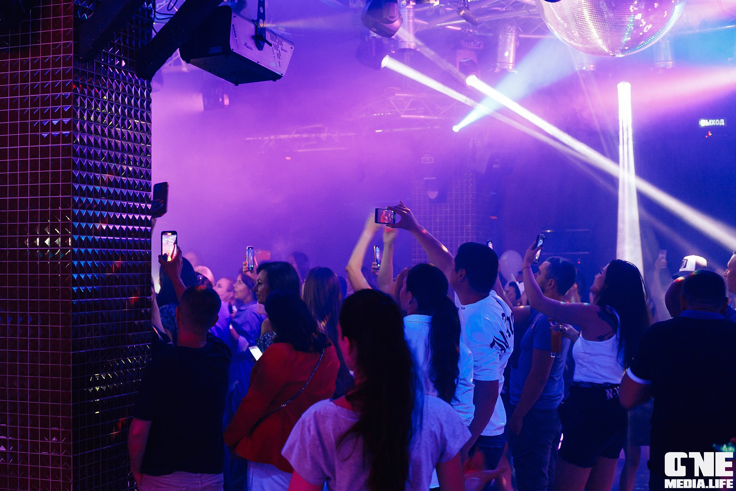 Фотоотчет с концерта Лигалайза в ночном клубе Планета. One Media Life: фоторепортажи, фотоотчеты с мероприятий и заведений
