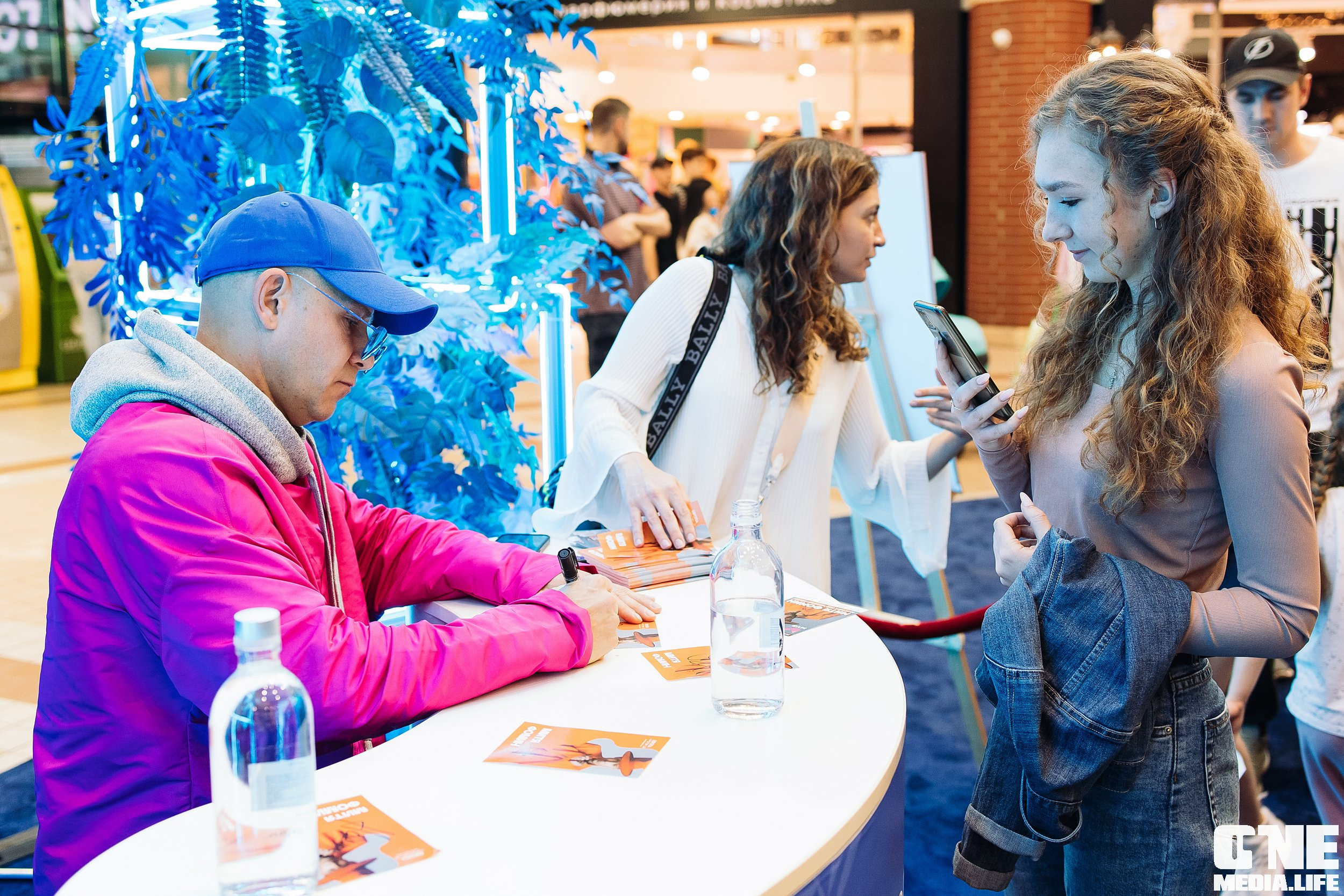 Автограф-сессия с Митей Фоминым. One Media Life: фоторепортажи, фотоотчеты с мероприятий и заведений