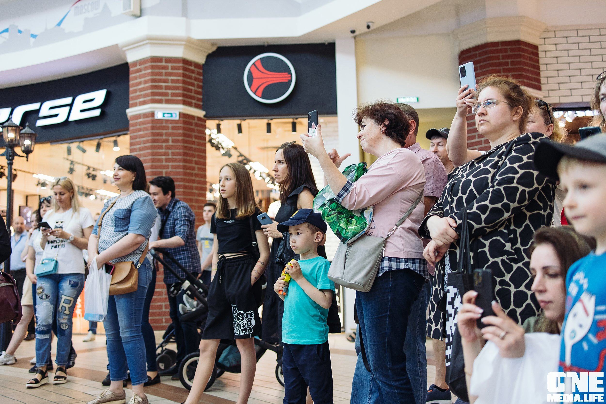 Автограф-сессия с Митей Фоминым. One Media Life: фоторепортажи, фотоотчеты с мероприятий и заведений