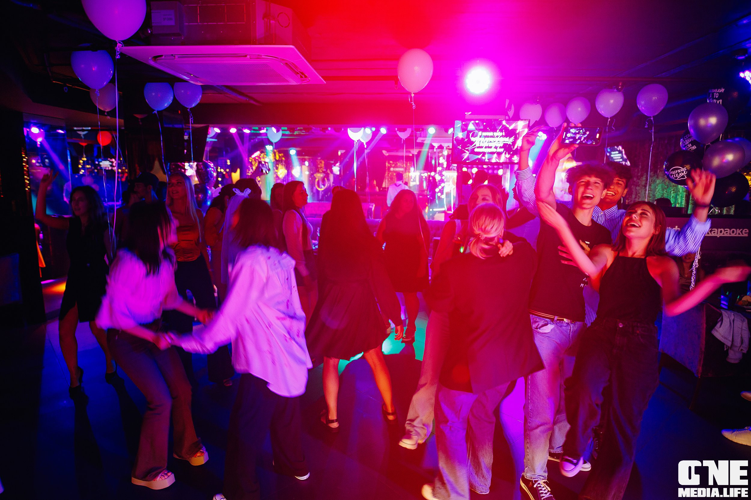 Фоторепортаж из караоке клуба Эйфория. One Media Life: фоторепортажи, фотоотчеты с мероприятий и заведений