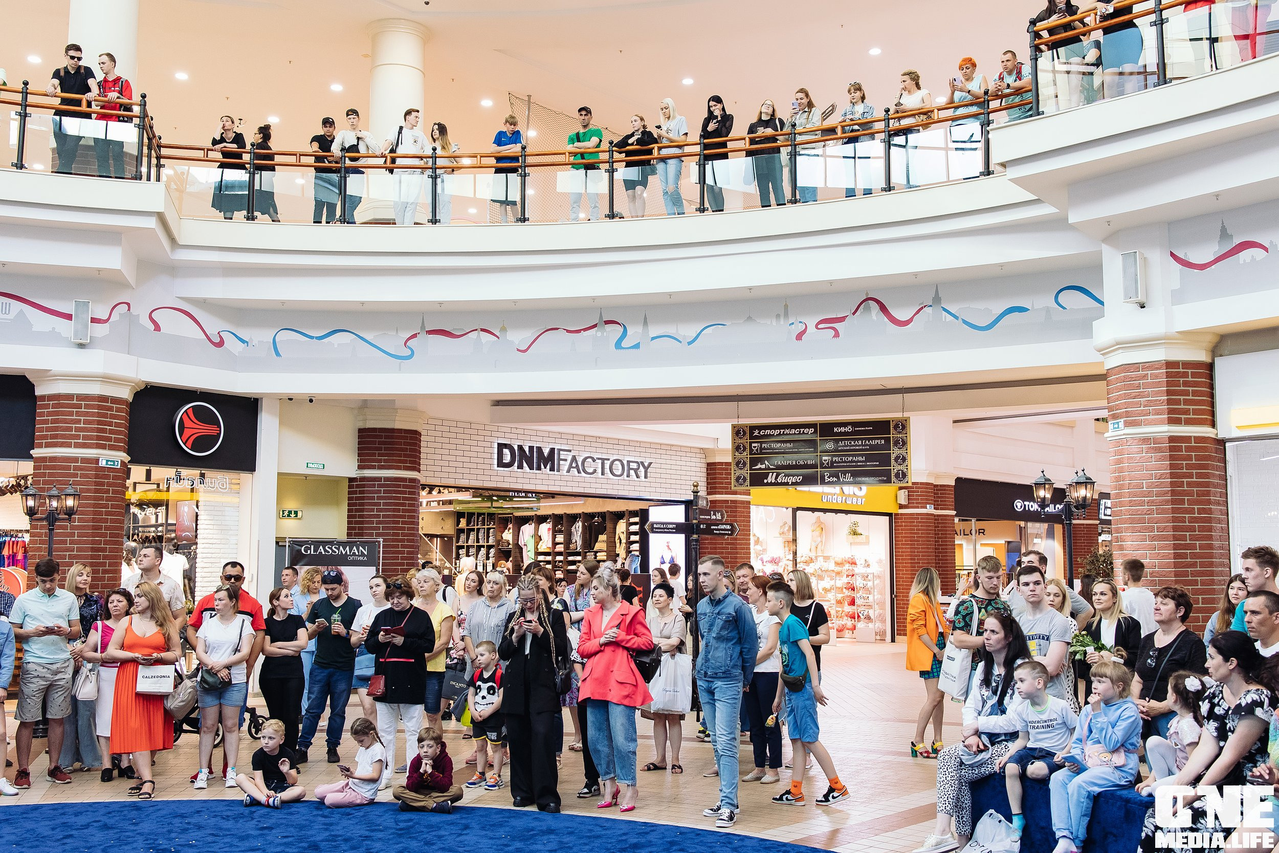 Автограф-сессия с Митей Фоминым. One Media Life: фоторепортажи, фотоотчеты с мероприятий и заведений