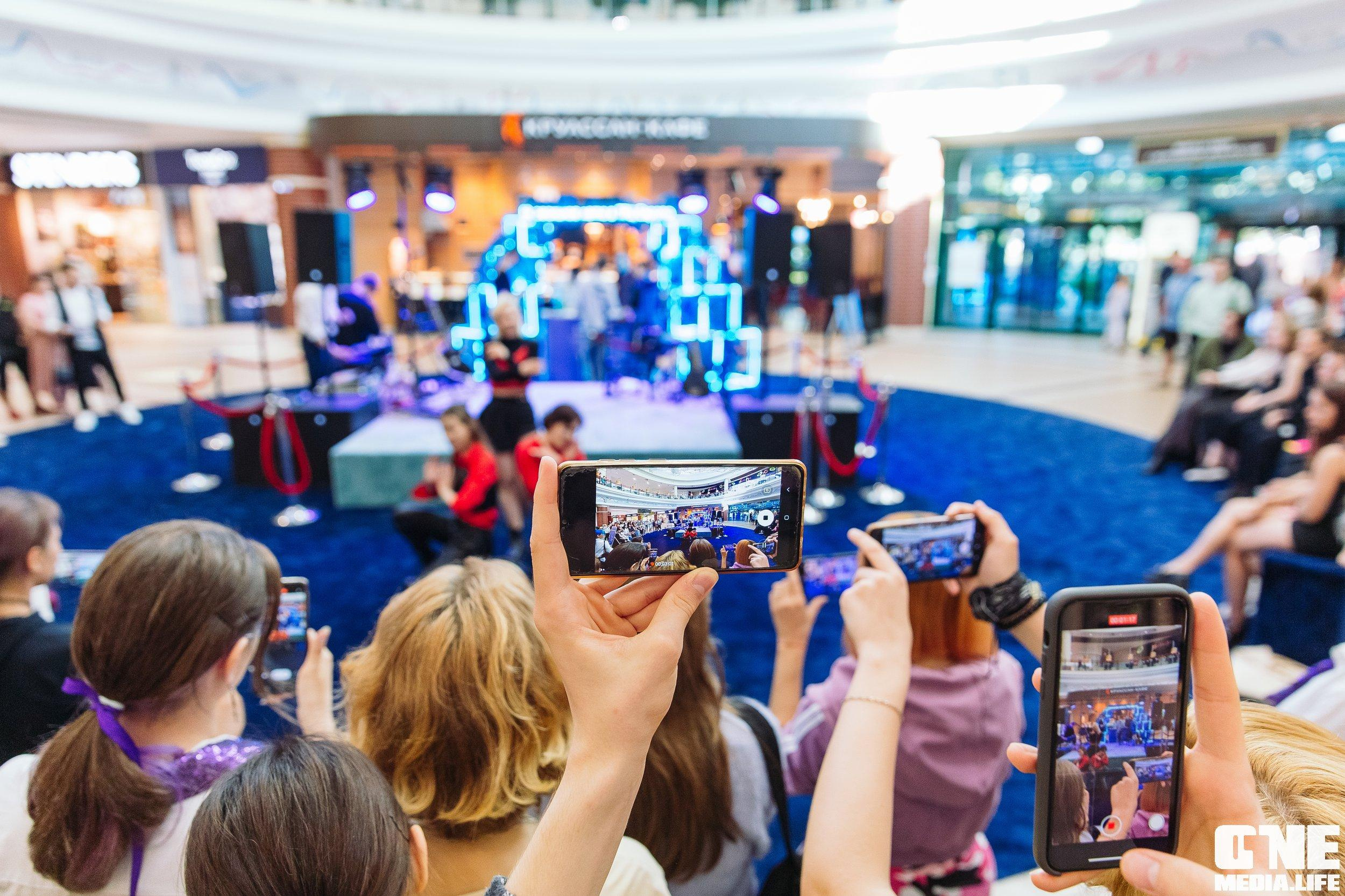 Фотоотчет с «Твой настоящий выпускной» в ТРЦ Европа. One Media Life: фоторепортажи, фотоотчеты с мероприятий и заведений