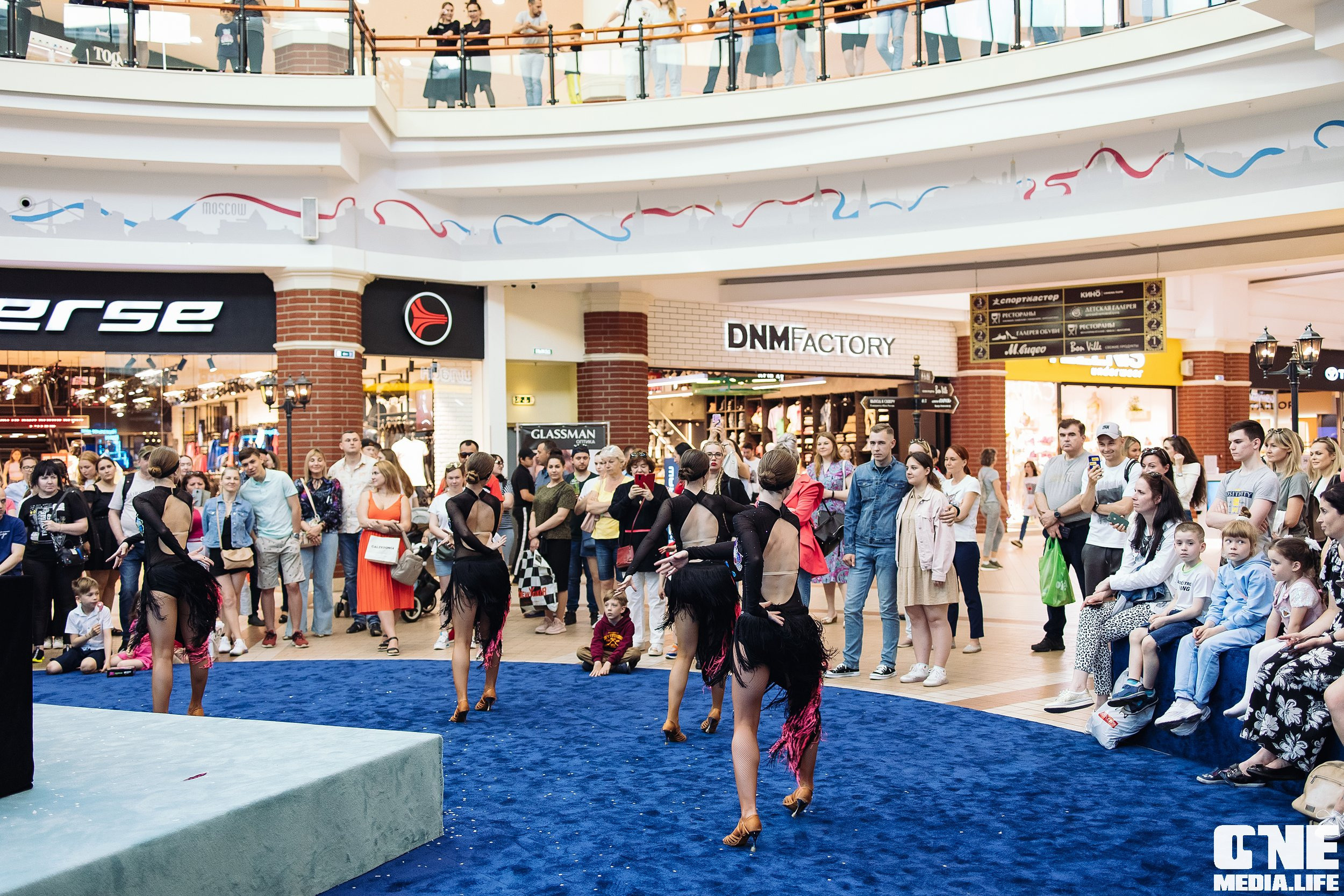 Автограф-сессия с Митей Фоминым. One Media Life: фоторепортажи, фотоотчеты с мероприятий и заведений