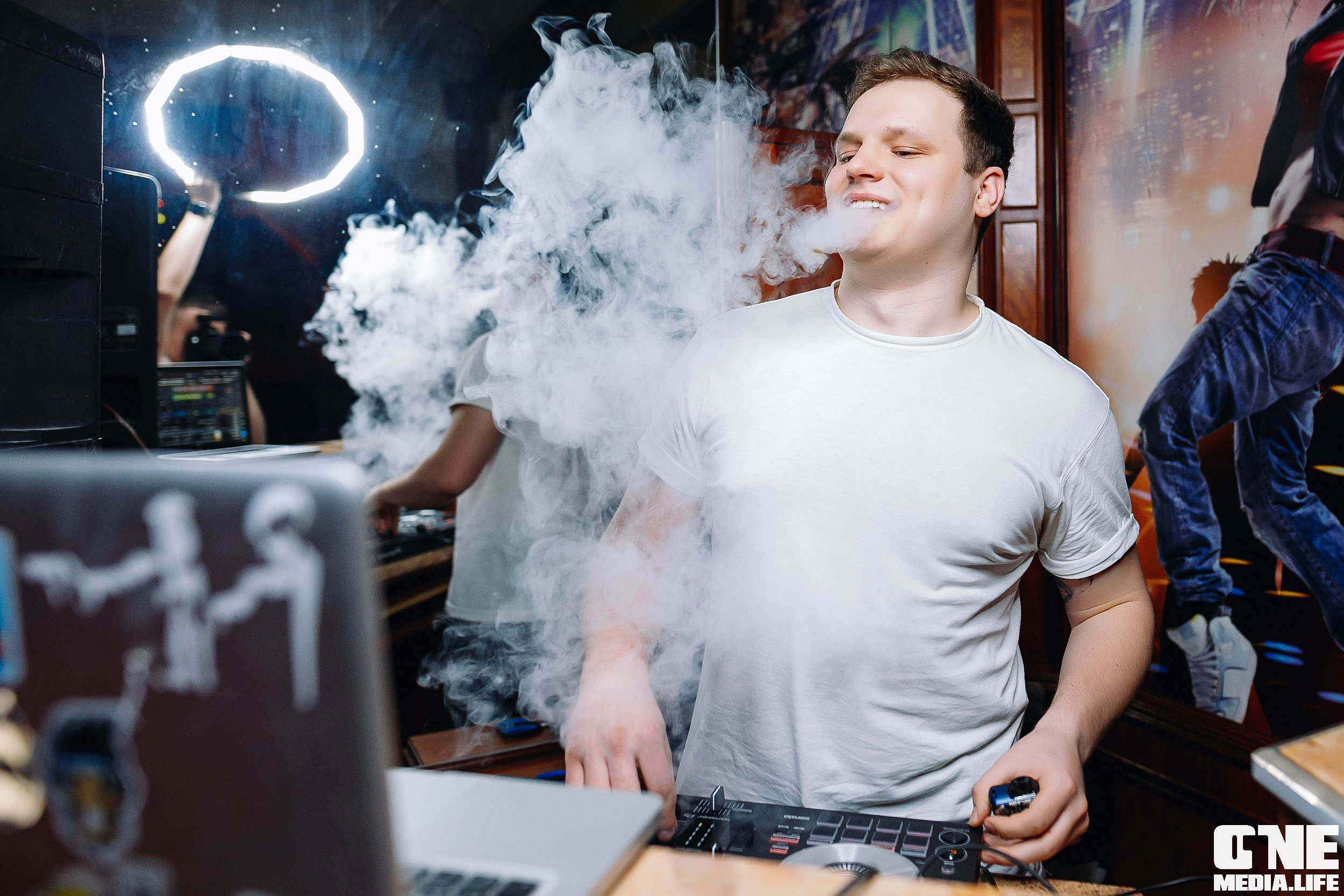 Фотоотчет с концерта Лигалайза в ночном клубе Планета. One Media Life: фоторепортажи, фотоотчеты с мероприятий и заведений