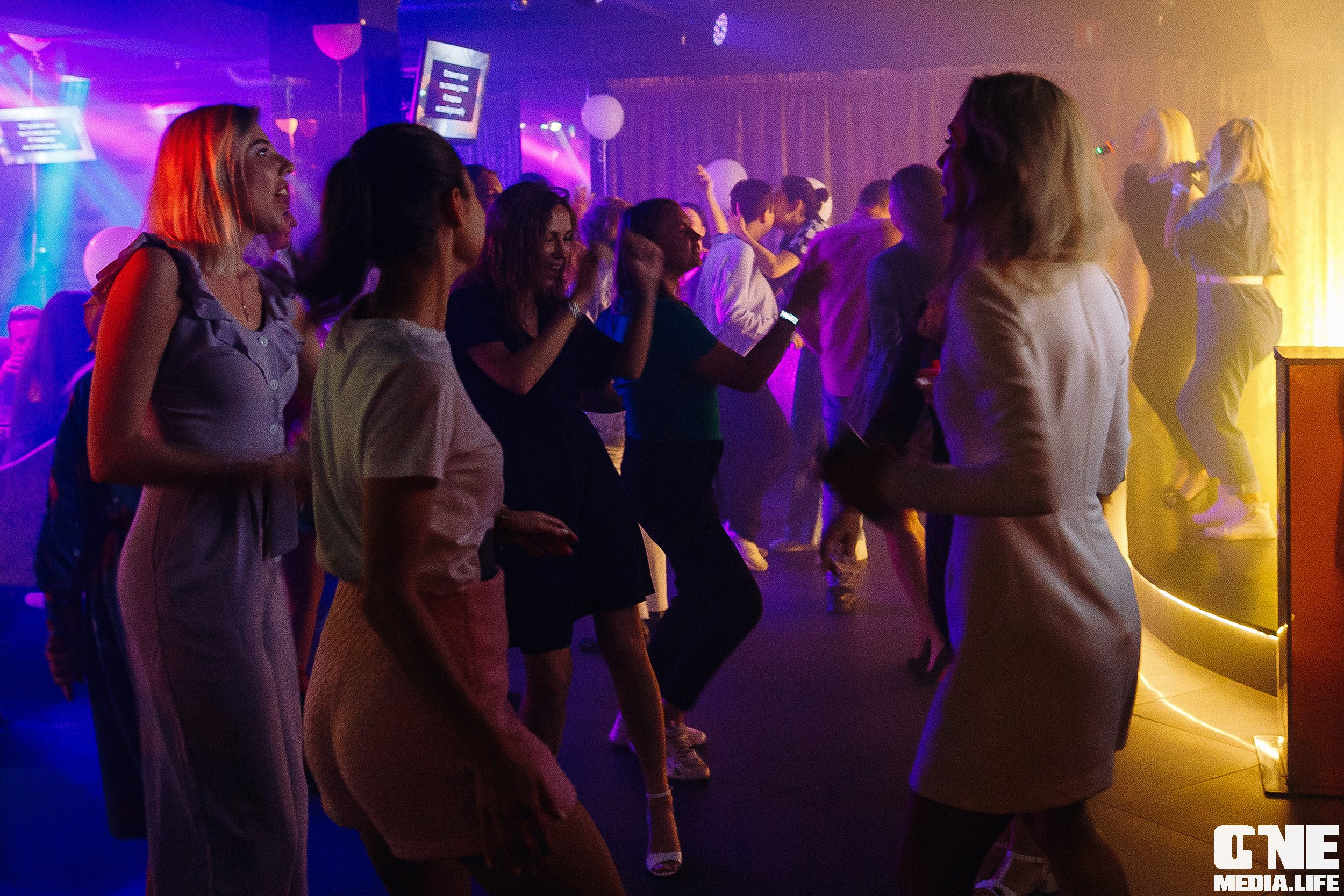 Фотоотчет из караоке-клуба «Эйфория». One Media Life: фоторепортажи, фотоотчеты с мероприятий и заведений
