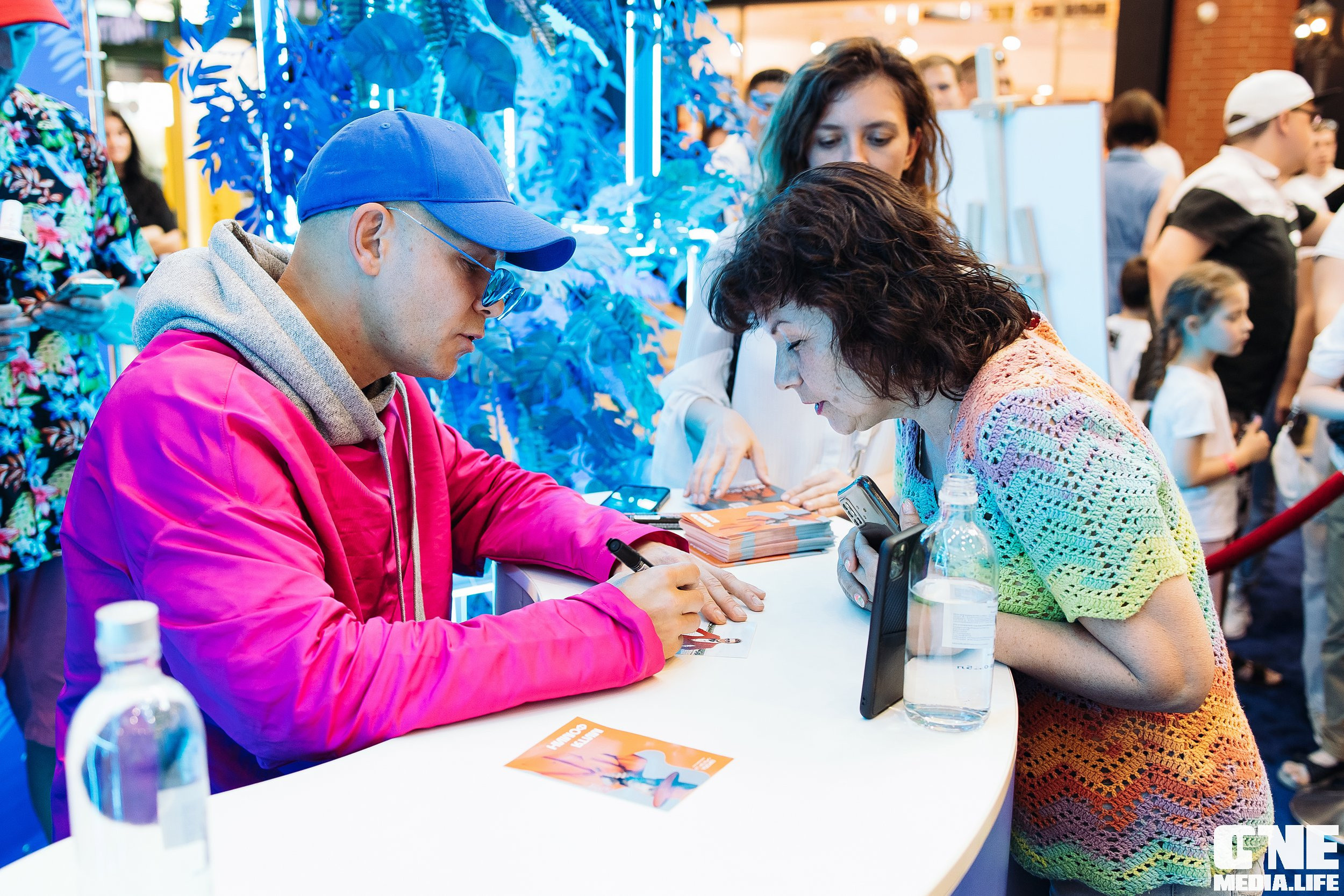 Автограф-сессия с Митей Фоминым. One Media Life: фоторепортажи, фотоотчеты с мероприятий и заведений