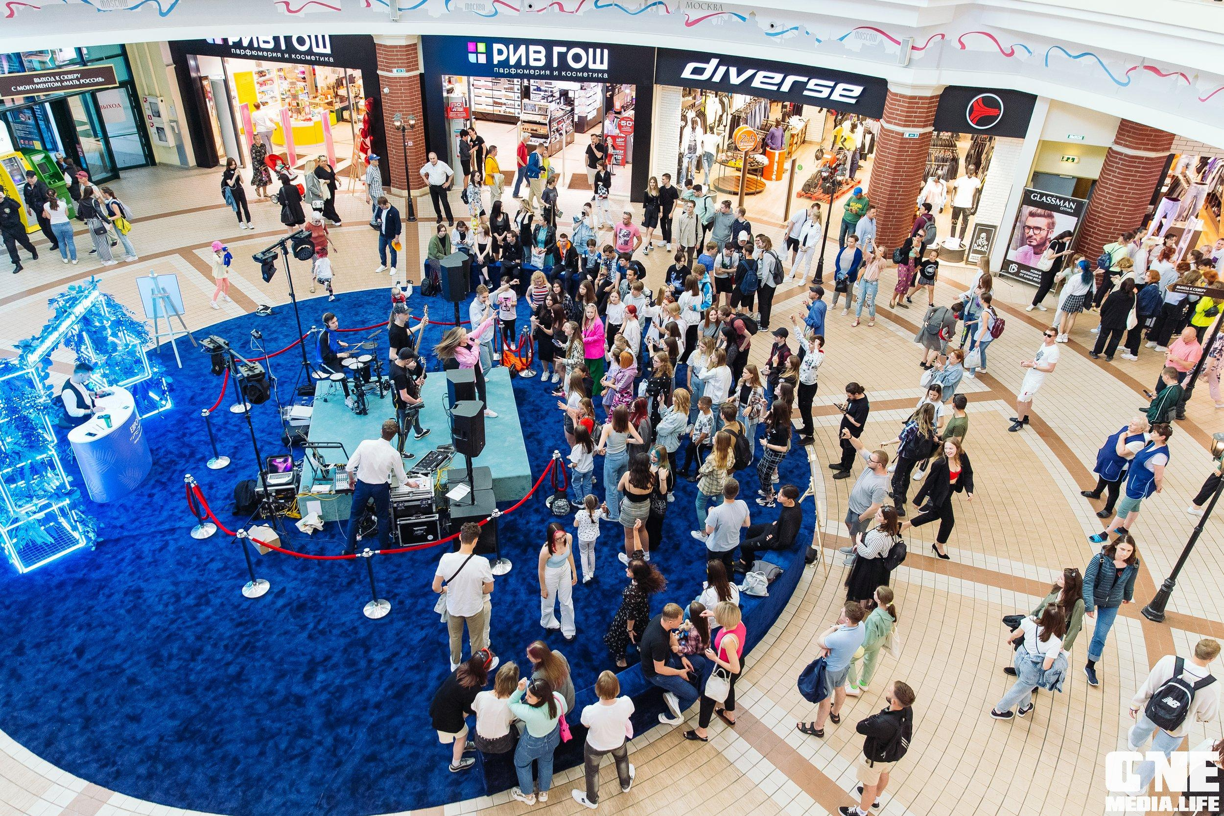 Фотоотчет с «Твой настоящий выпускной» в ТРЦ Европа. One Media Life: фоторепортажи, фотоотчеты с мероприятий и заведений