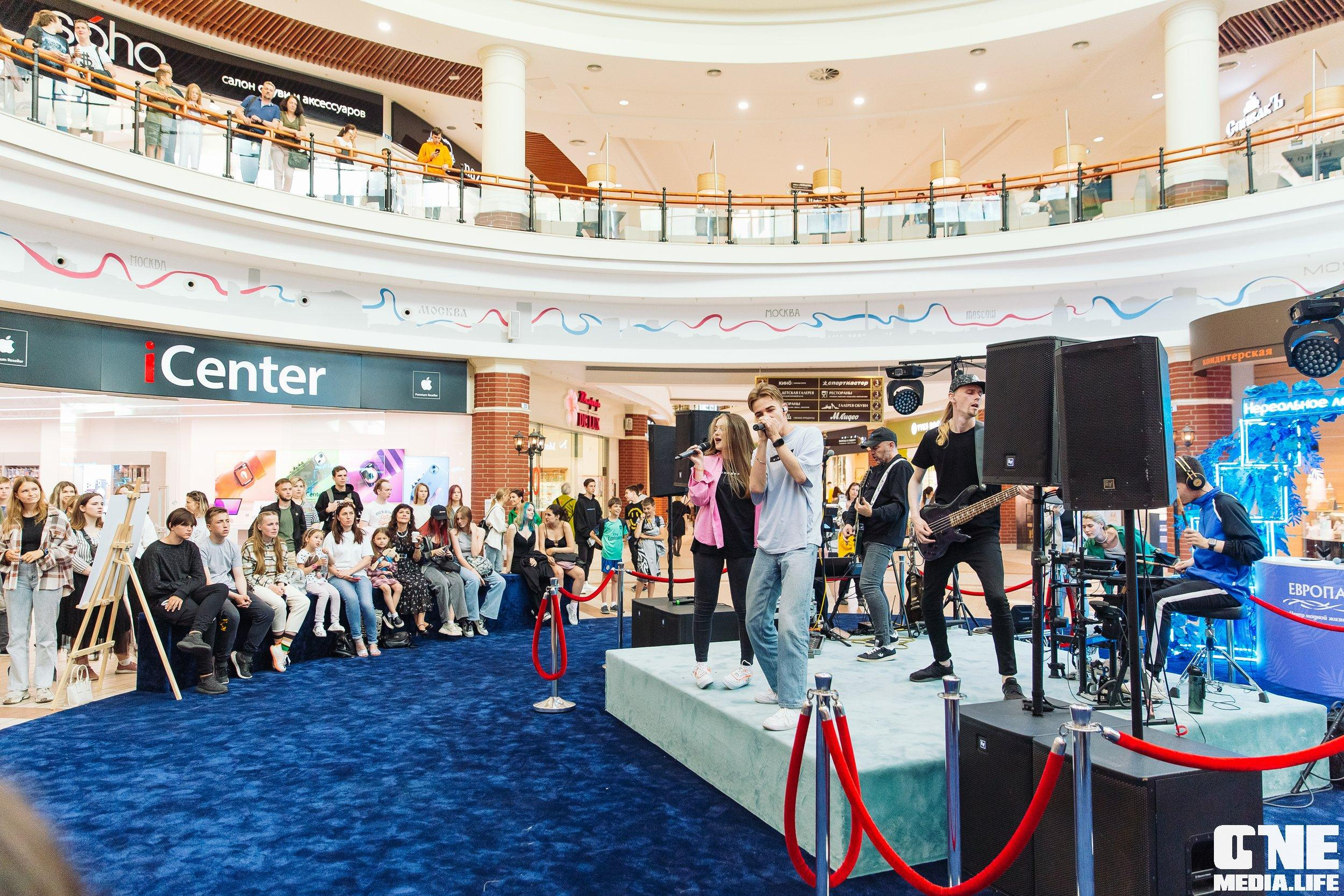 Фотоотчет с «Твой настоящий выпускной» в ТРЦ Европа. One Media Life: фоторепортажи, фотоотчеты с мероприятий и заведений