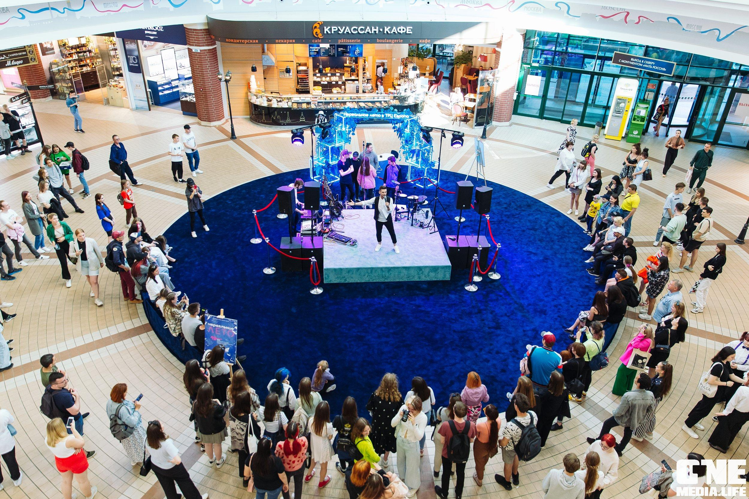 Фотоотчет с «Твой настоящий выпускной» в ТРЦ Европа. One Media Life: фоторепортажи, фотоотчеты с мероприятий и заведений