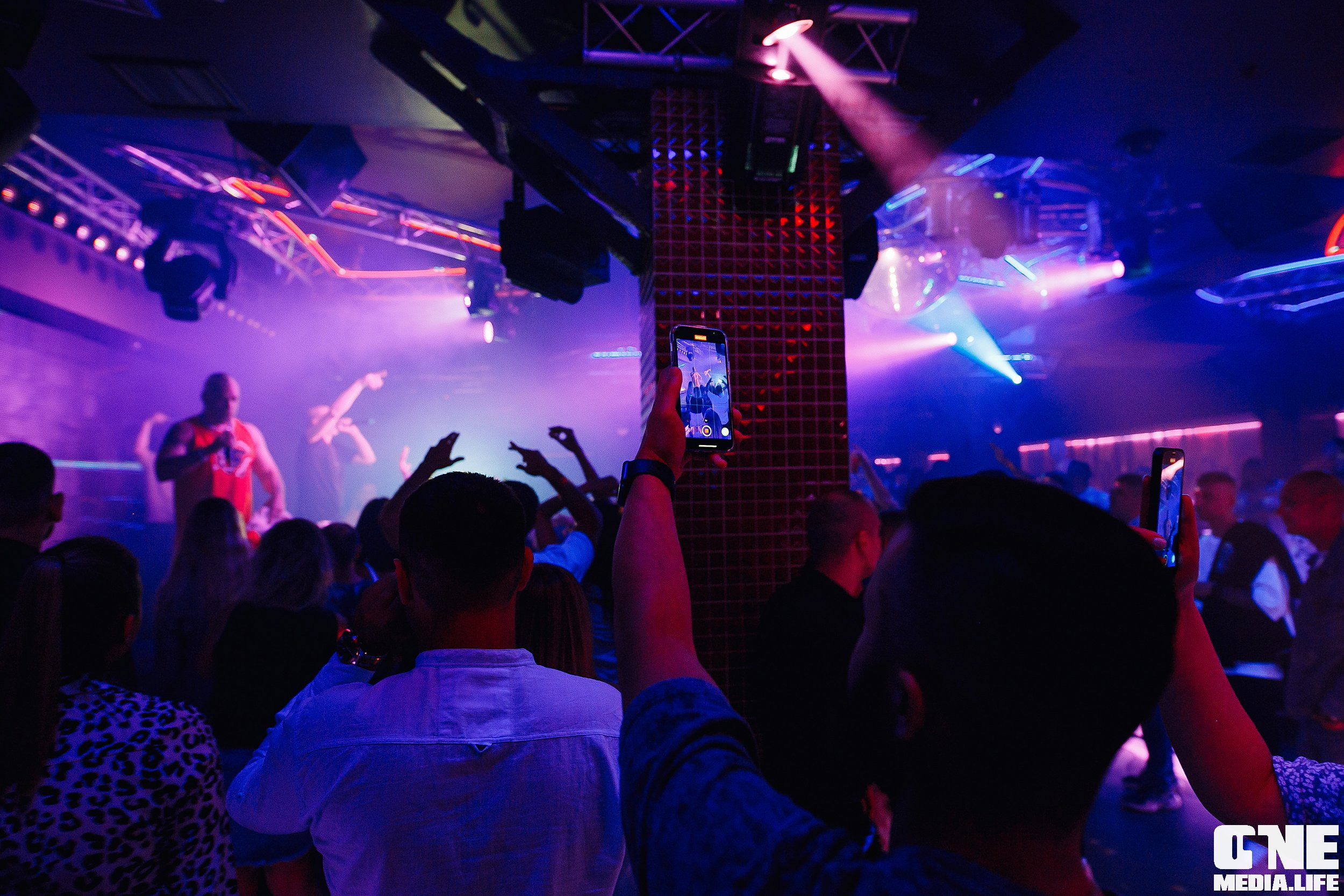 Фотоотчет с концерта Лигалайза в ночном клубе Планета. One Media Life: фоторепортажи, фотоотчеты с мероприятий и заведений