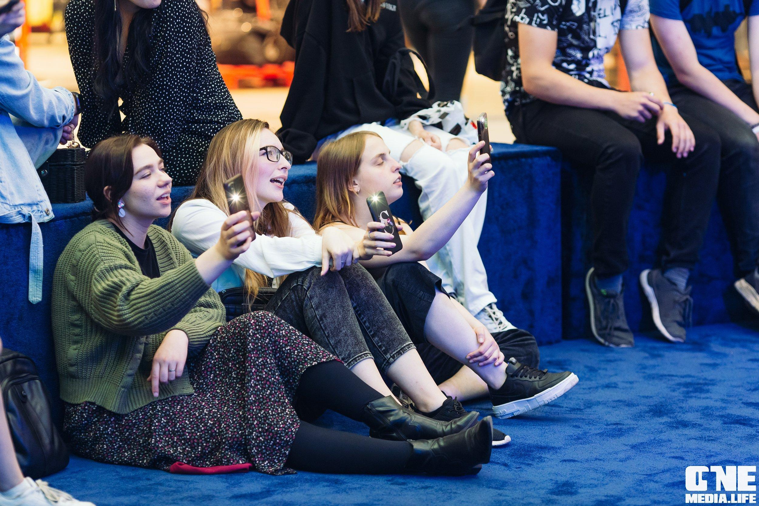 Фотоотчет с «Твой настоящий выпускной» в ТРЦ Европа. One Media Life: фоторепортажи, фотоотчеты с мероприятий и заведений