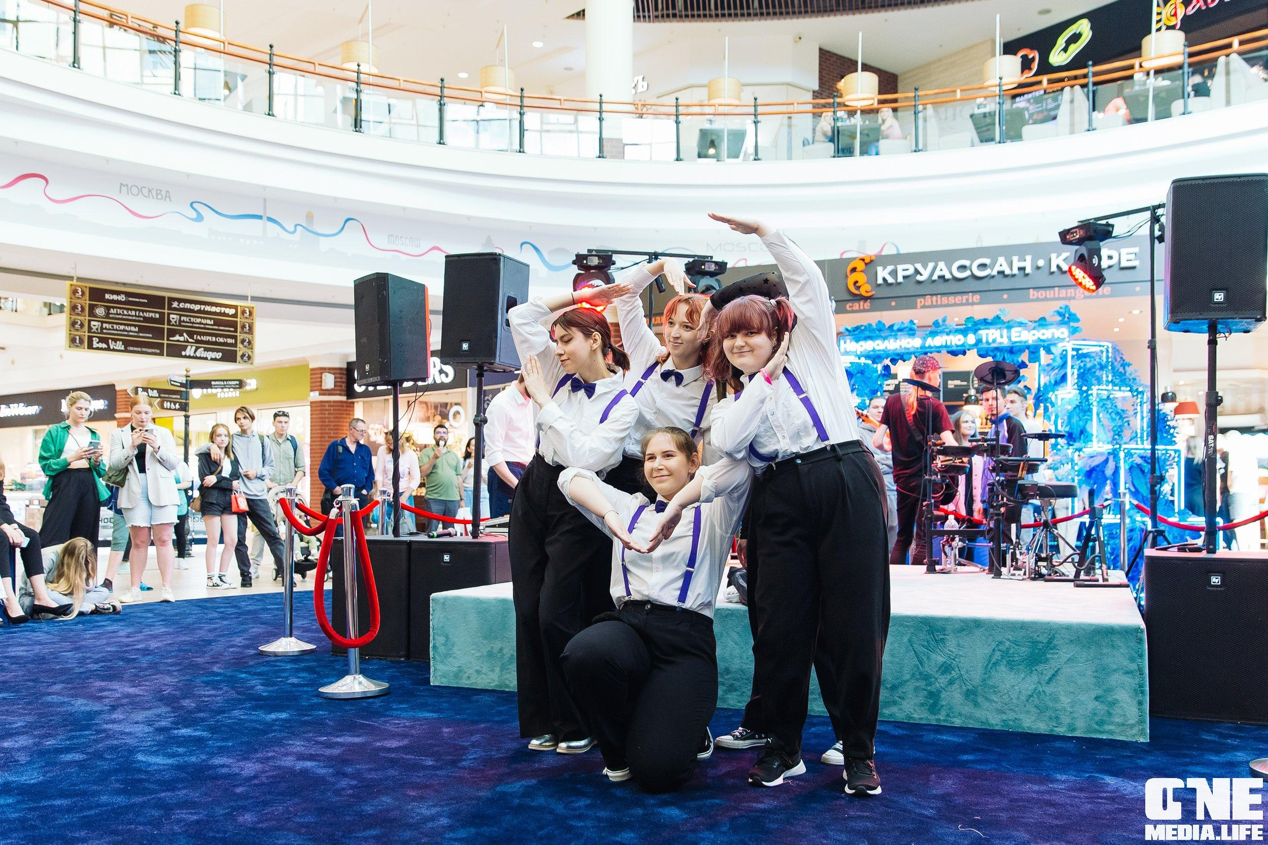 Фотоотчет с «Твой настоящий выпускной» в ТРЦ Европа. One Media Life: фоторепортажи, фотоотчеты с мероприятий и заведений