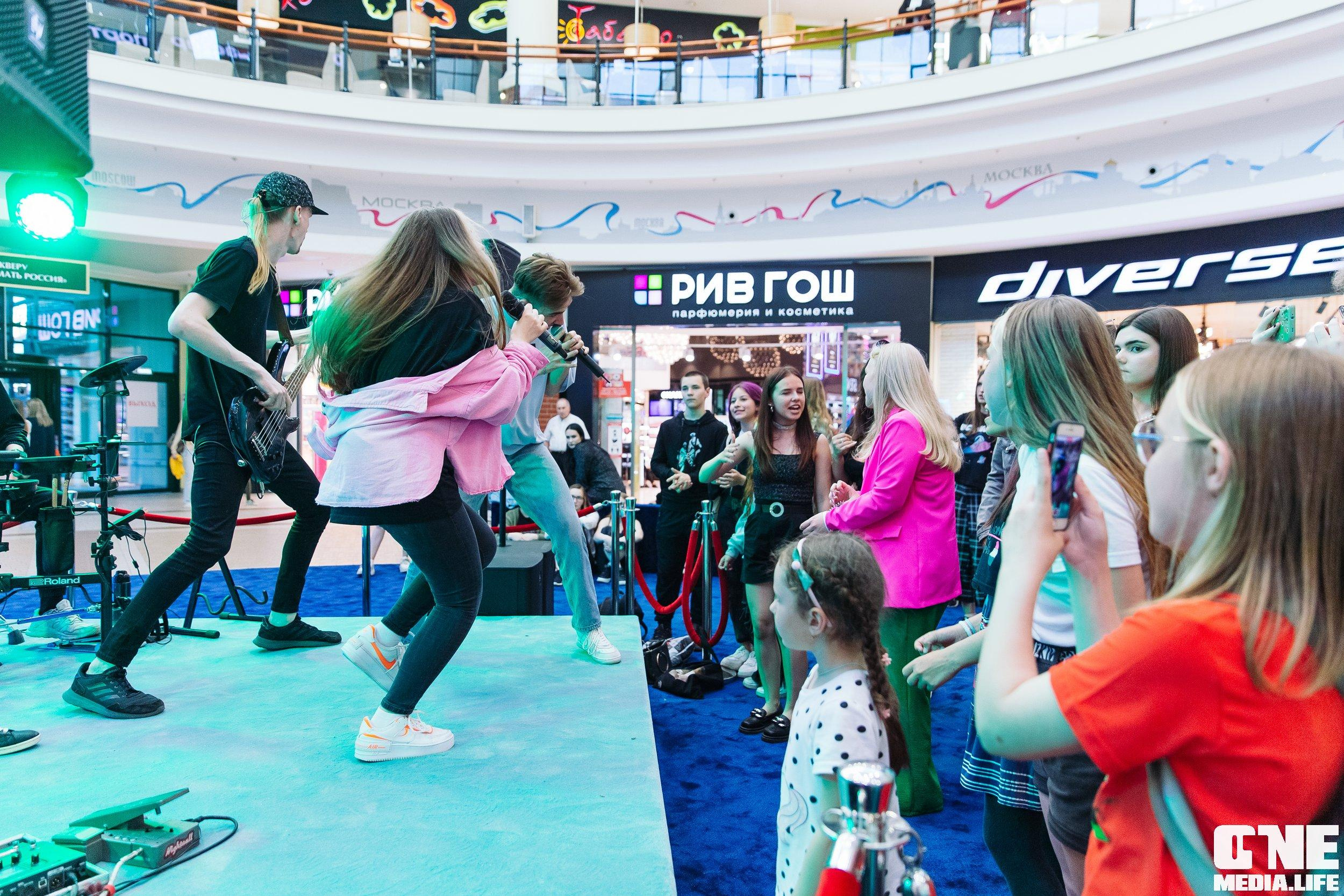 Фотоотчет с «Твой настоящий выпускной» в ТРЦ Европа. One Media Life: фоторепортажи, фотоотчеты с мероприятий и заведений