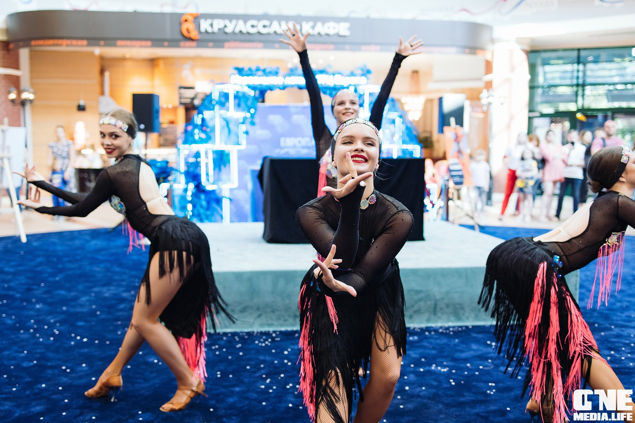 Автограф-сессия с Митей Фоминым. One Media Life: фоторепортажи, фотоотчеты с мероприятий и заведений