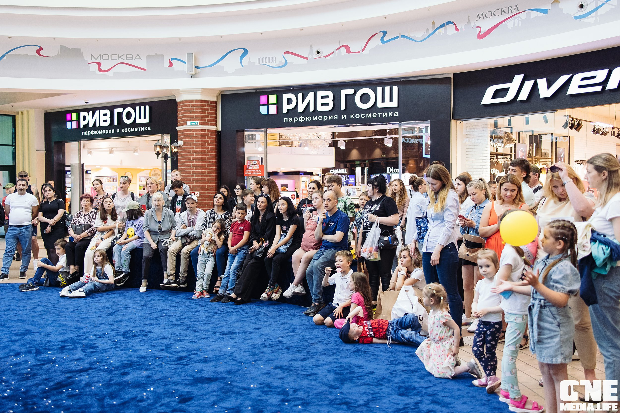 Автограф-сессия с Митей Фоминым. One Media Life: фоторепортажи, фотоотчеты с мероприятий и заведений