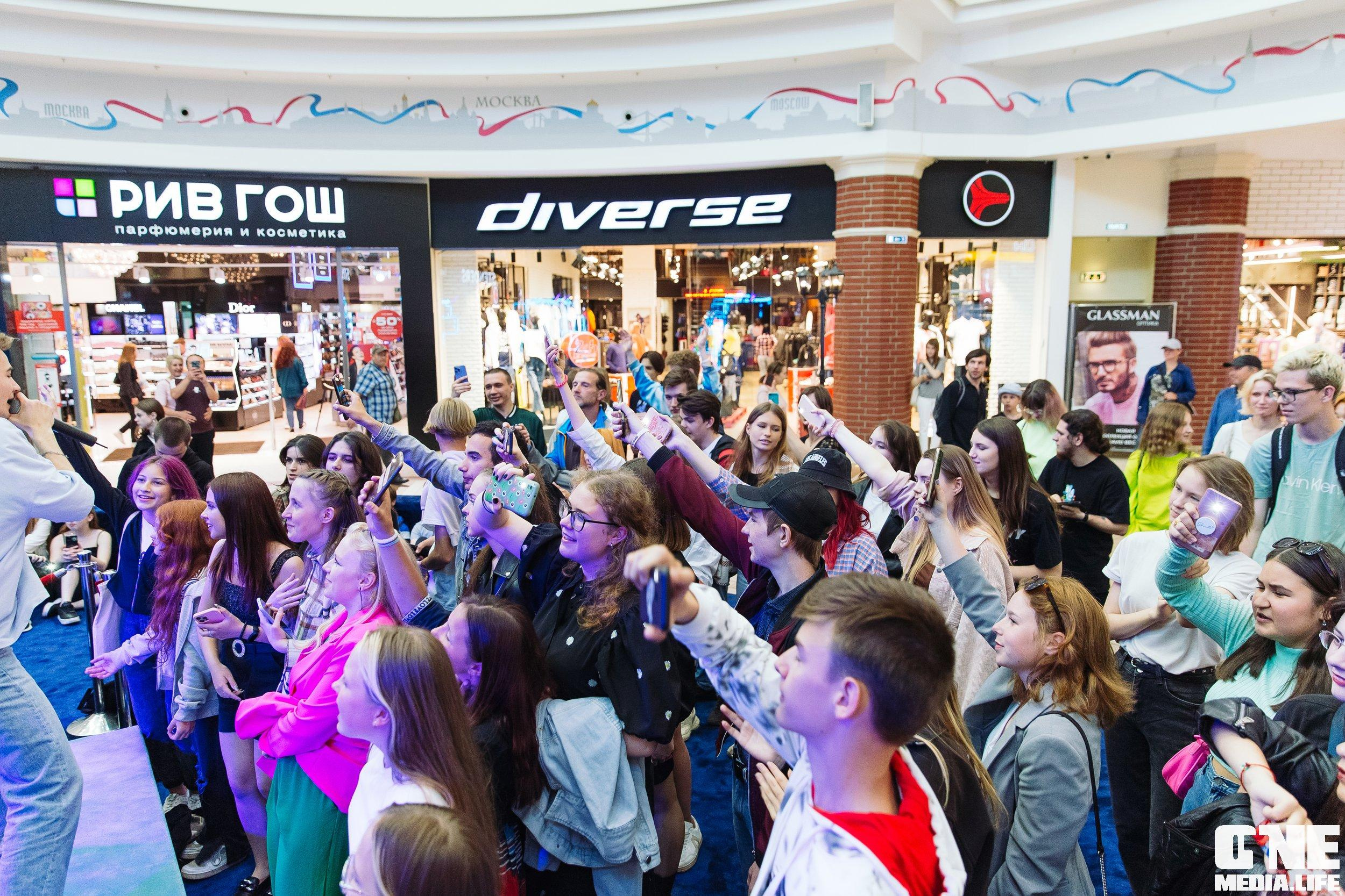 Фотоотчет с «Твой настоящий выпускной» в ТРЦ Европа. One Media Life: фоторепортажи, фотоотчеты с мероприятий и заведений