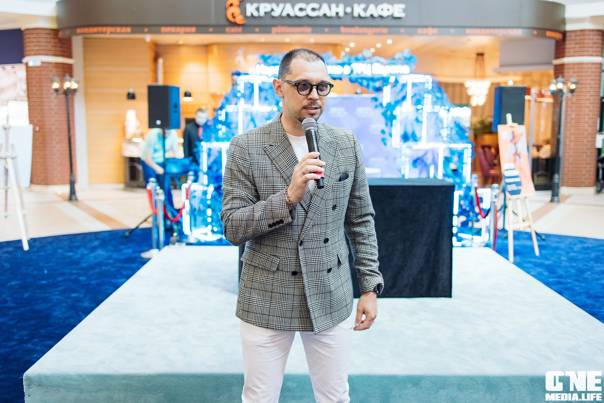 Автограф-сессия с Митей Фоминым. One Media Life: фоторепортажи, фотоотчеты с мероприятий и заведений