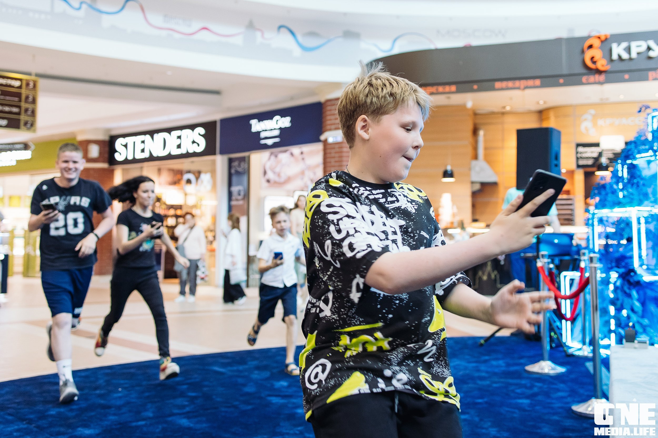 Автограф-сессия с Митей Фоминым. One Media Life: фоторепортажи, фотоотчеты с мероприятий и заведений