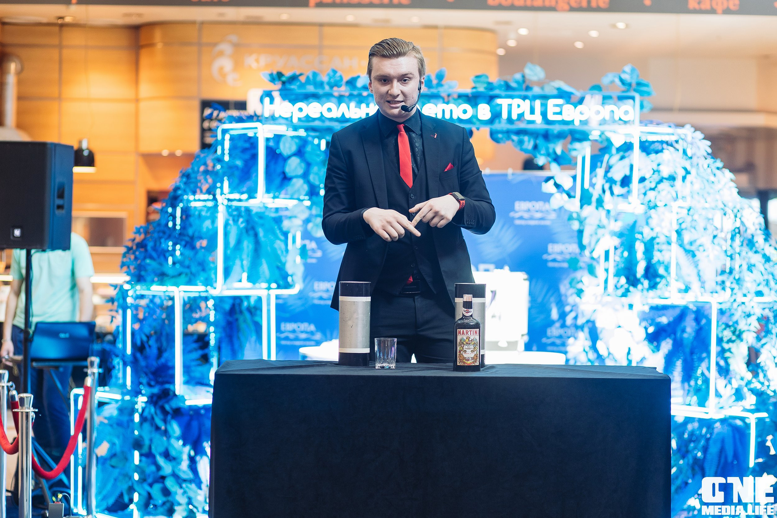 Автограф-сессия с Митей Фоминым. One Media Life: фоторепортажи, фотоотчеты с мероприятий и заведений