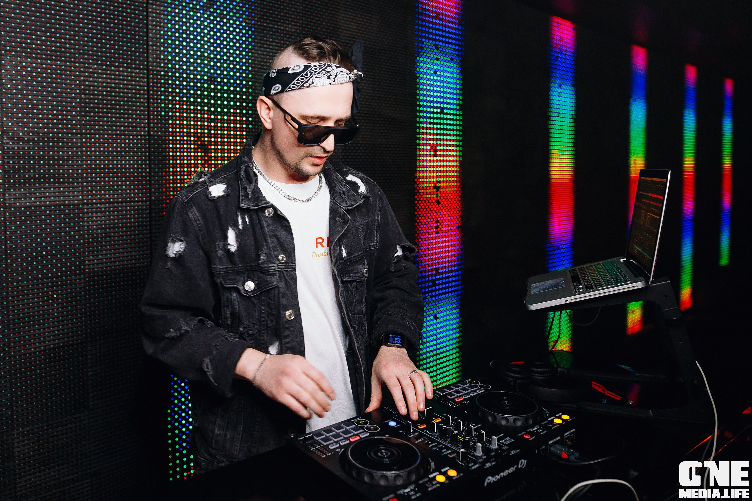 Фототчет из ночного клуба Планета. One Media Life: фоторепортажи, фотоотчеты с мероприятий и заведений