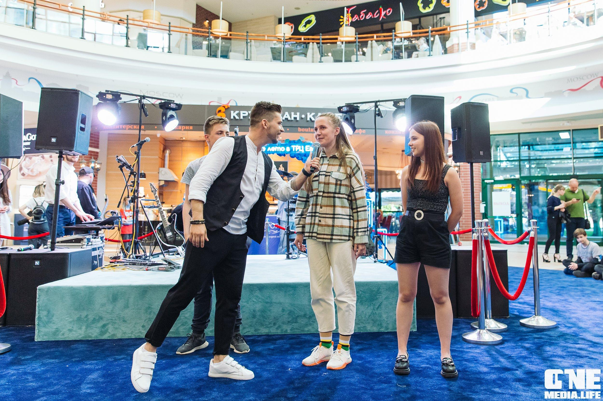 Фотоотчет с «Твой настоящий выпускной» в ТРЦ Европа. One Media Life: фоторепортажи, фотоотчеты с мероприятий и заведений