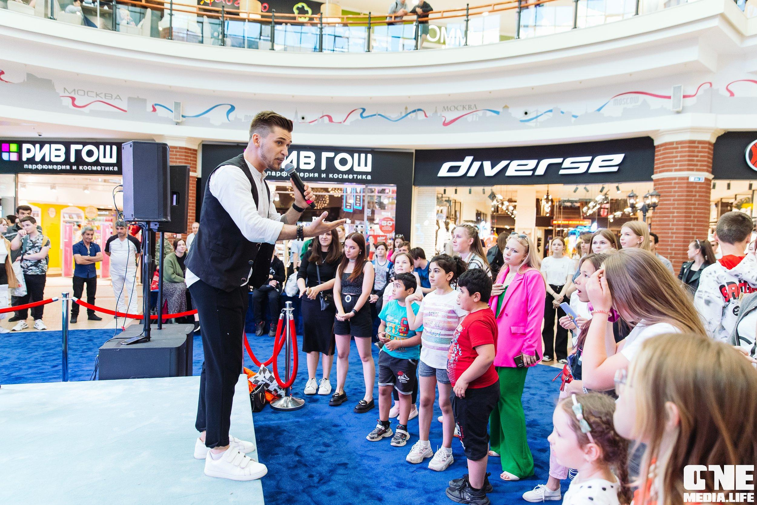 Фотоотчет с «Твой настоящий выпускной» в ТРЦ Европа. One Media Life: фоторепортажи, фотоотчеты с мероприятий и заведений