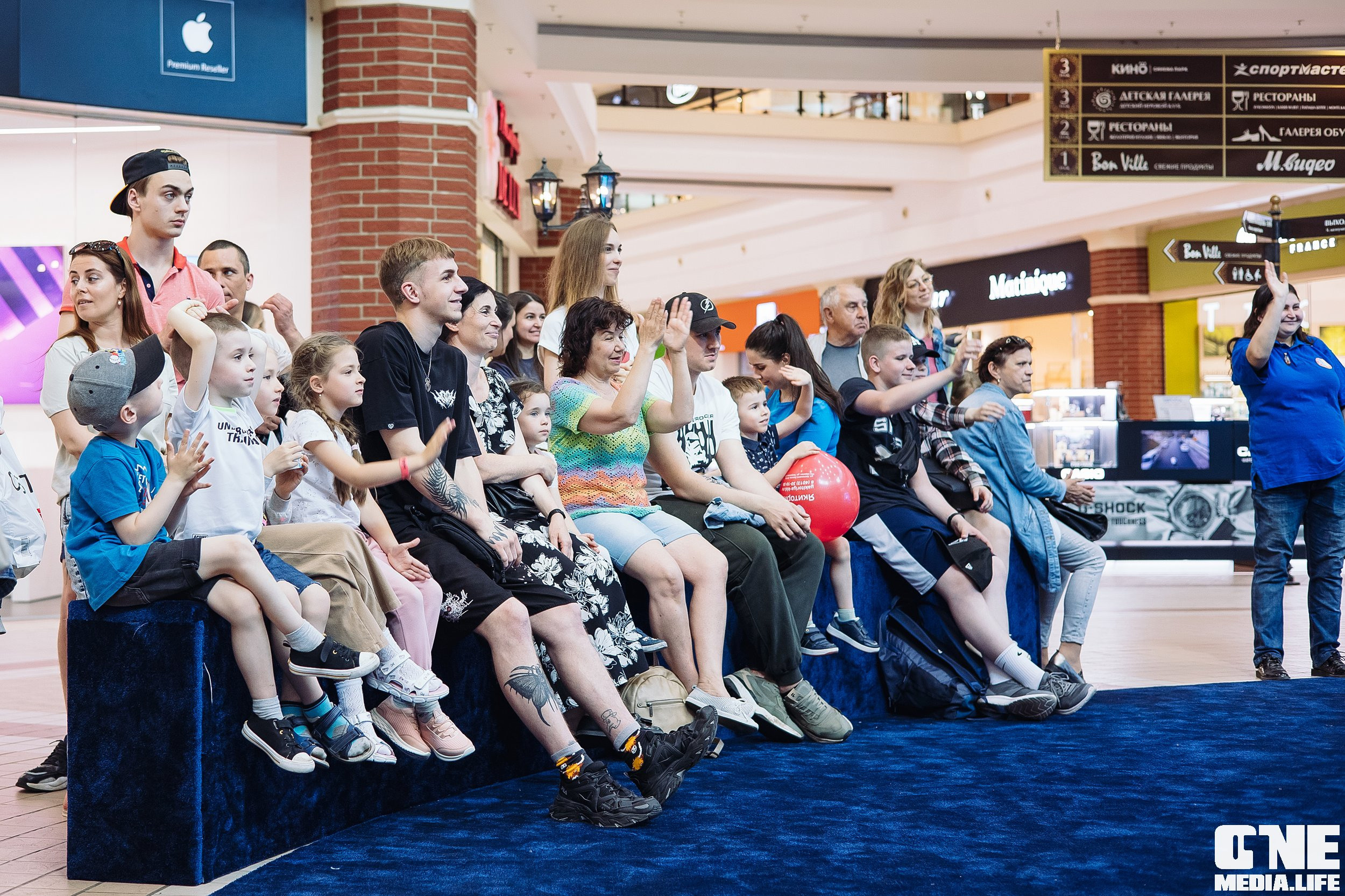 Автограф-сессия с Митей Фоминым. One Media Life: фоторепортажи, фотоотчеты с мероприятий и заведений