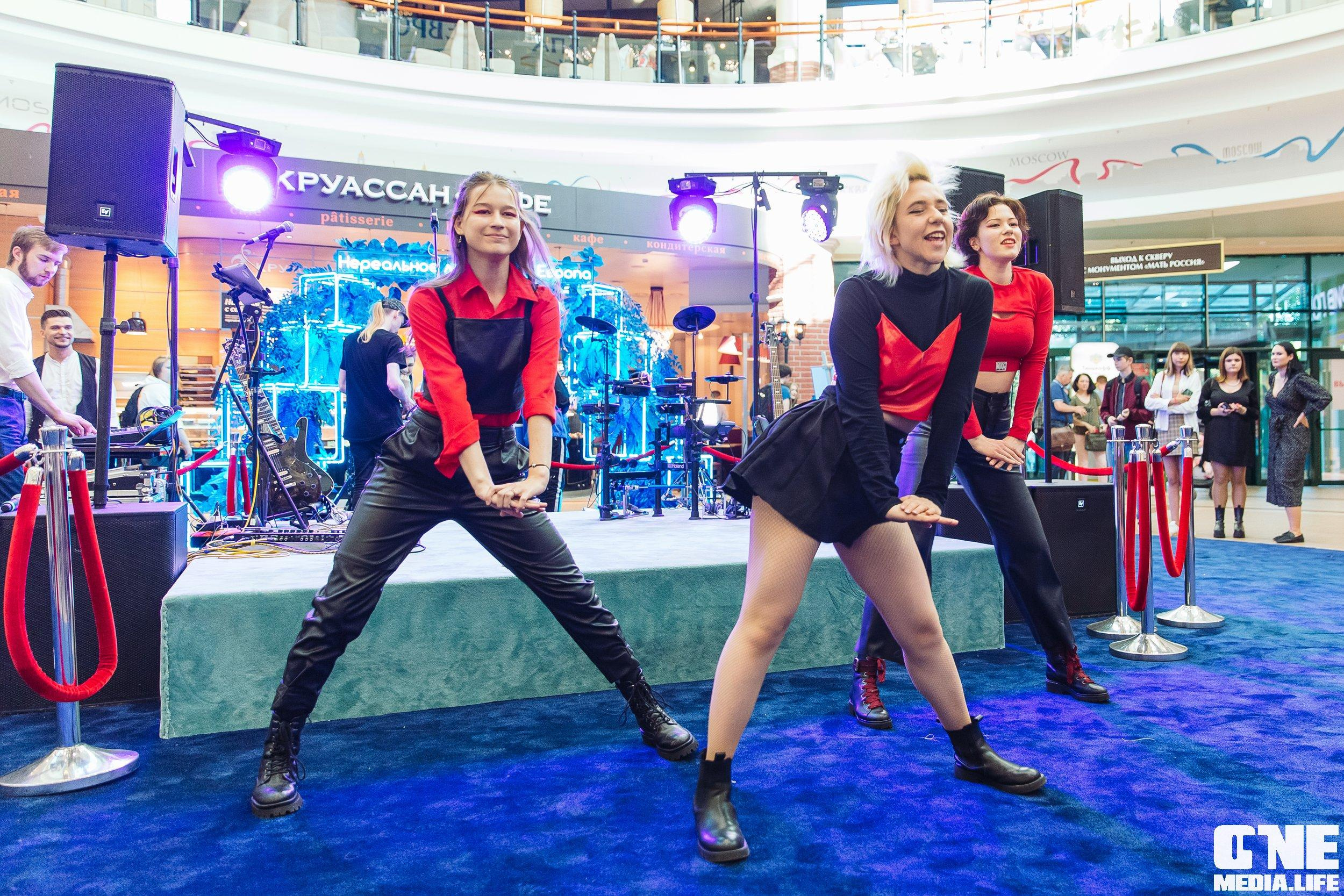 Фотоотчет с «Твой настоящий выпускной» в ТРЦ Европа. One Media Life: фоторепортажи, фотоотчеты с мероприятий и заведений