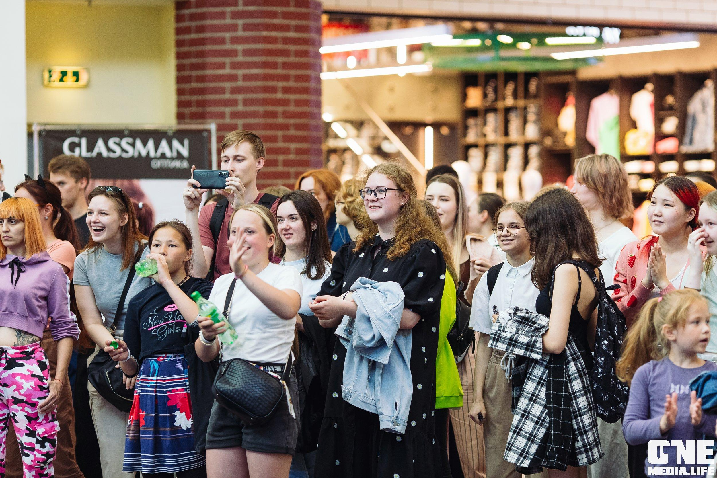 Фотоотчет с «Твой настоящий выпускной» в ТРЦ Европа. One Media Life: фоторепортажи, фотоотчеты с мероприятий и заведений